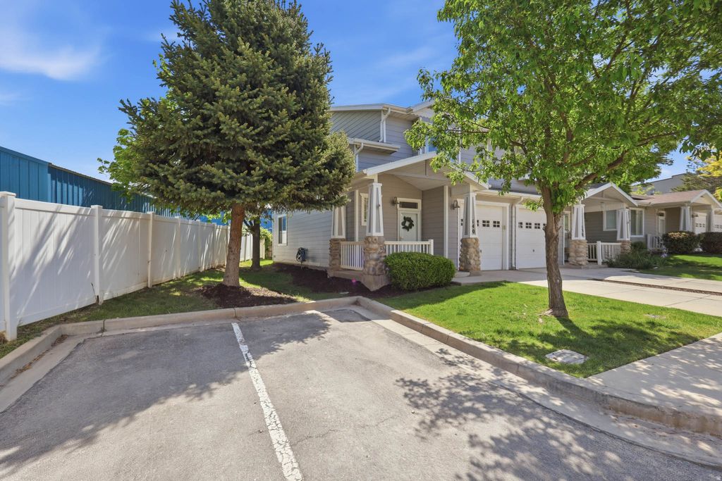 Photo of 140 N BAMBERGER RD, North Salt Lake, UT 84054 (MLS # 2154732)