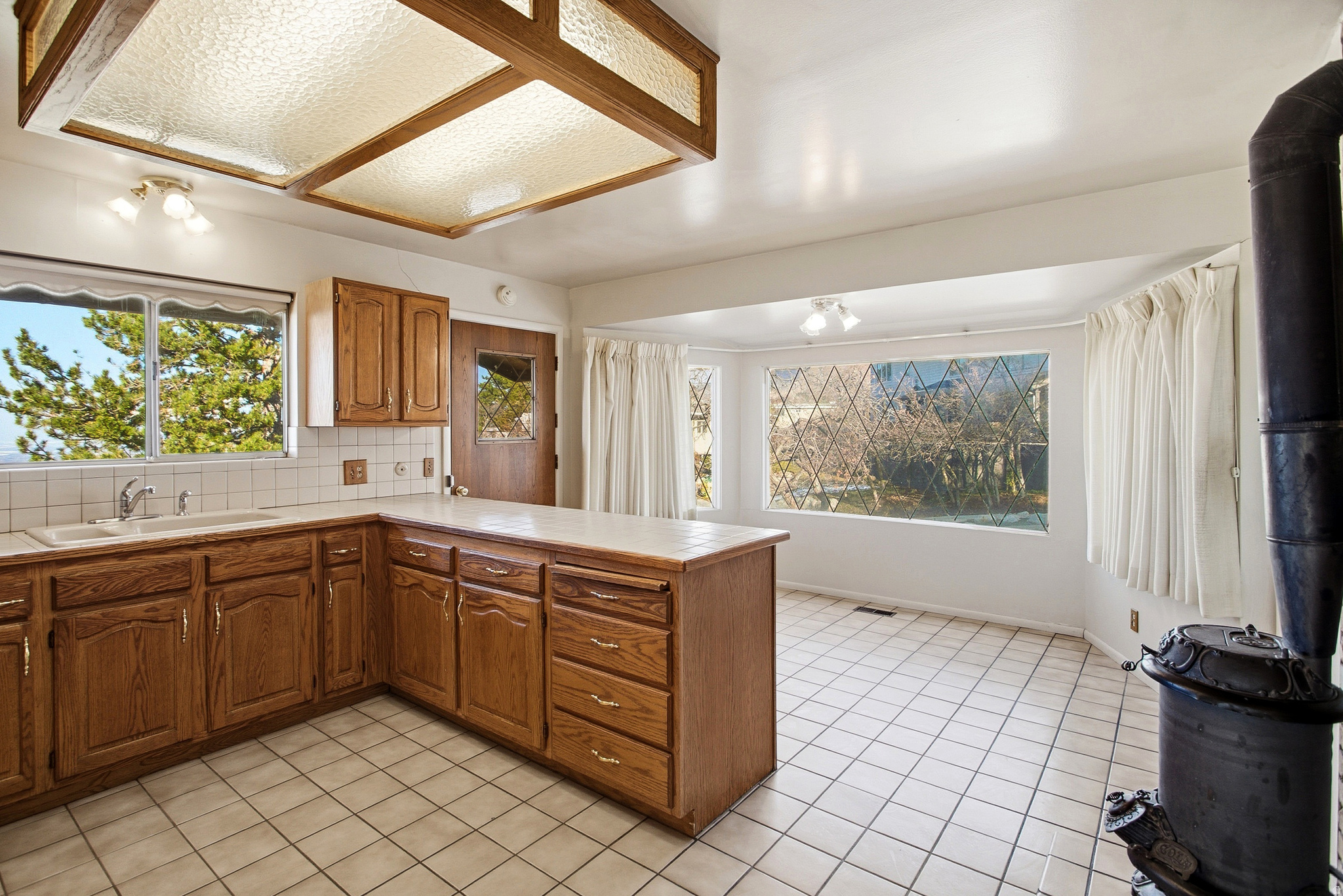 CREST VIEW MANOR - Residential