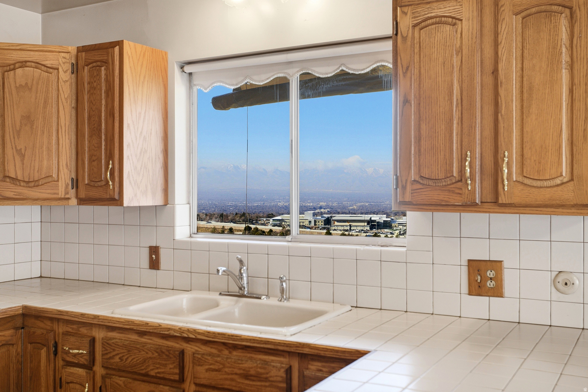 CREST VIEW MANOR - Residential