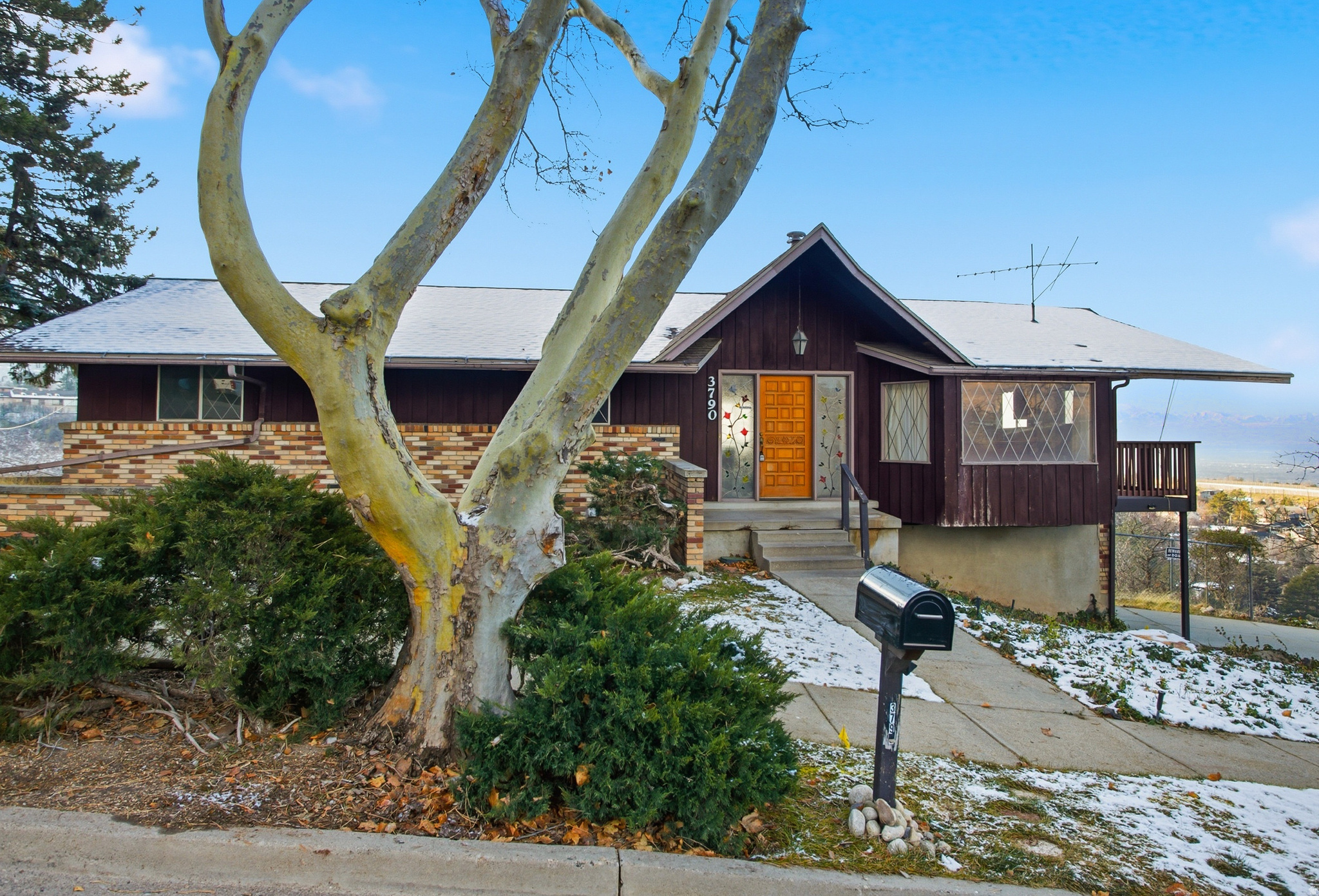 CREST VIEW MANOR - Residential