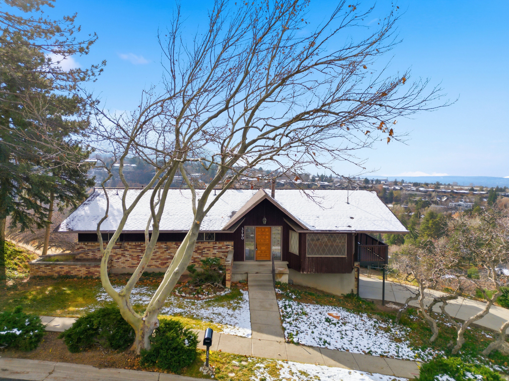 CREST VIEW MANOR - Residential