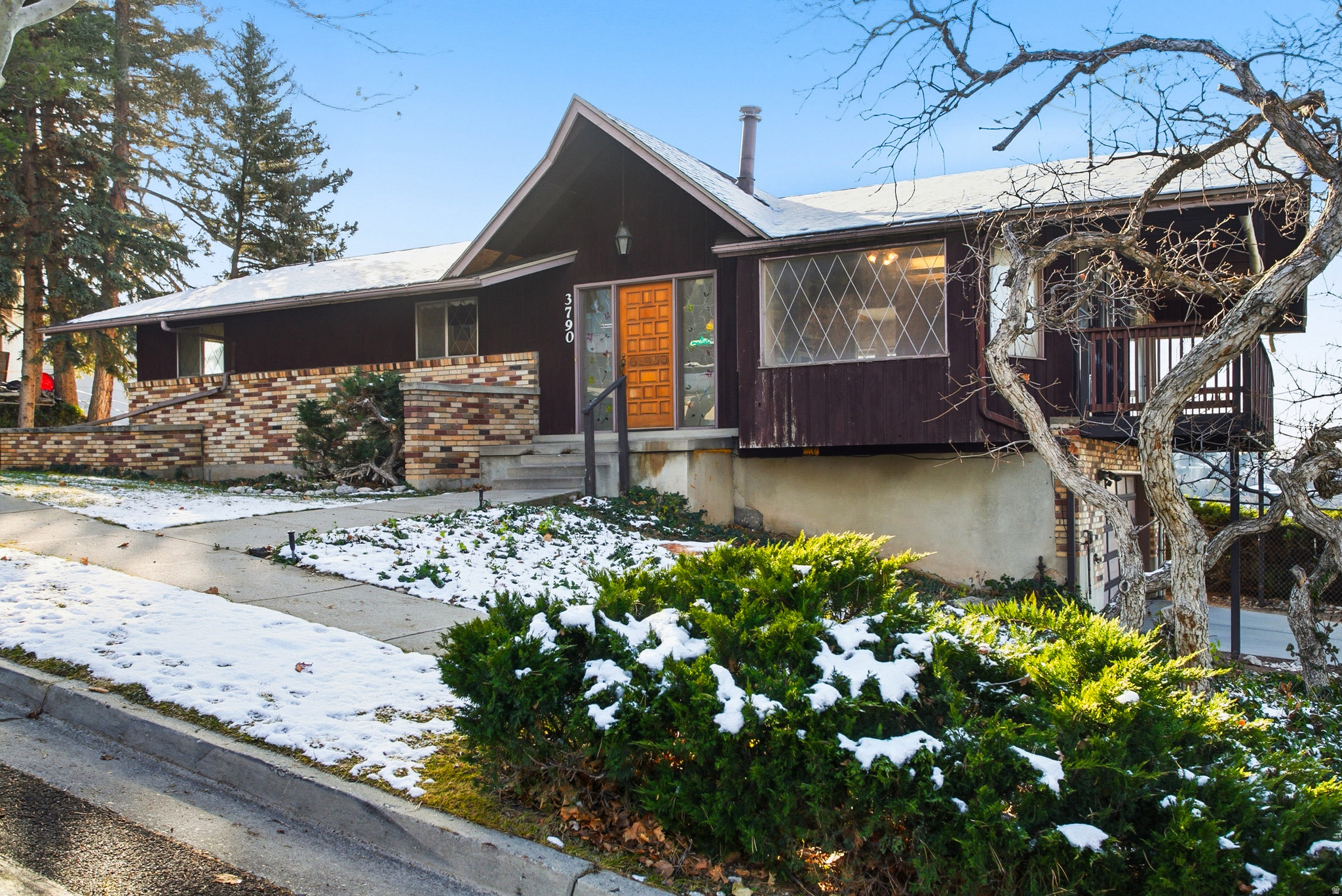 CREST VIEW MANOR - Residential