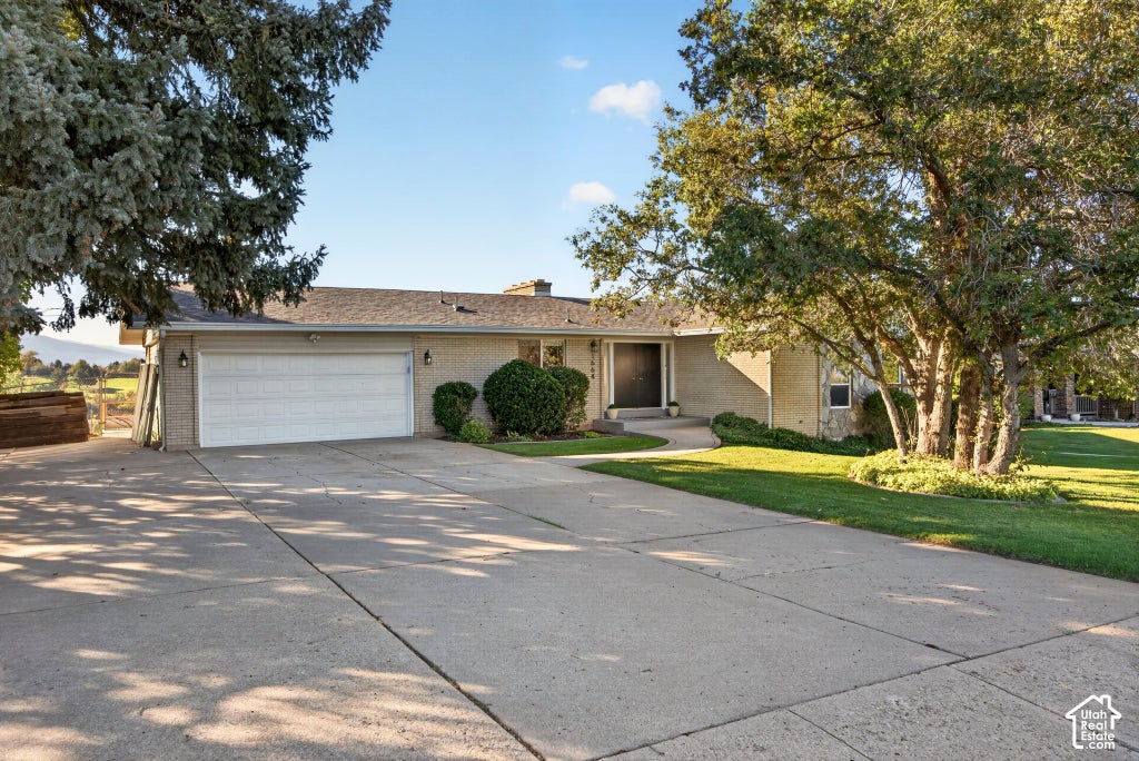 Photo of 1664 E GORDON AVE E, Layton, UT 84040 (MLS # 2188889)