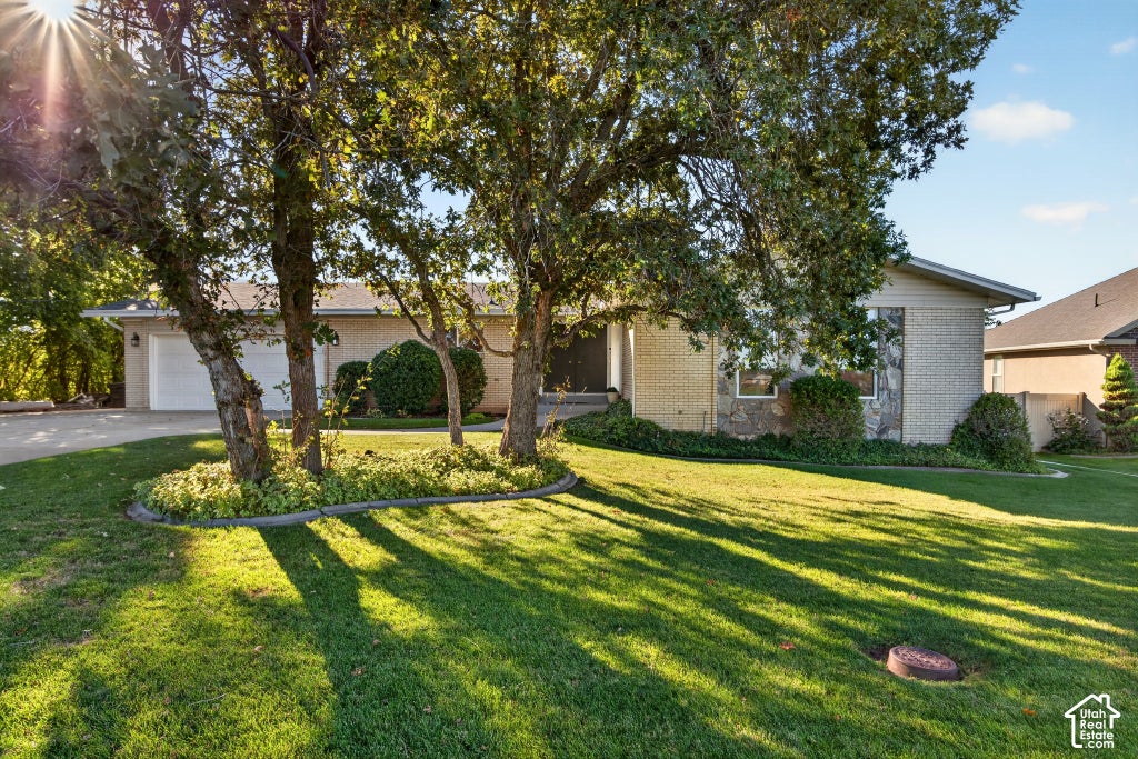 Photo of 1664 E GORDON AVE E, Layton, UT 84040 (MLS # 2188889)