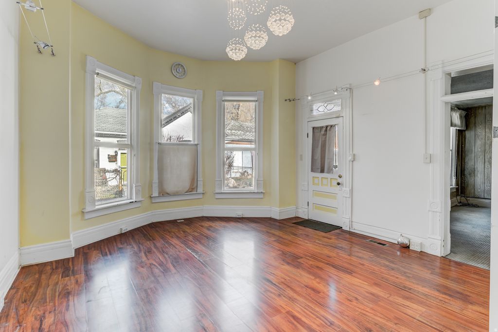 Photo of 450 E SEGO AVE, Salt Lake City, UT 84111 (MLS # 2125130)