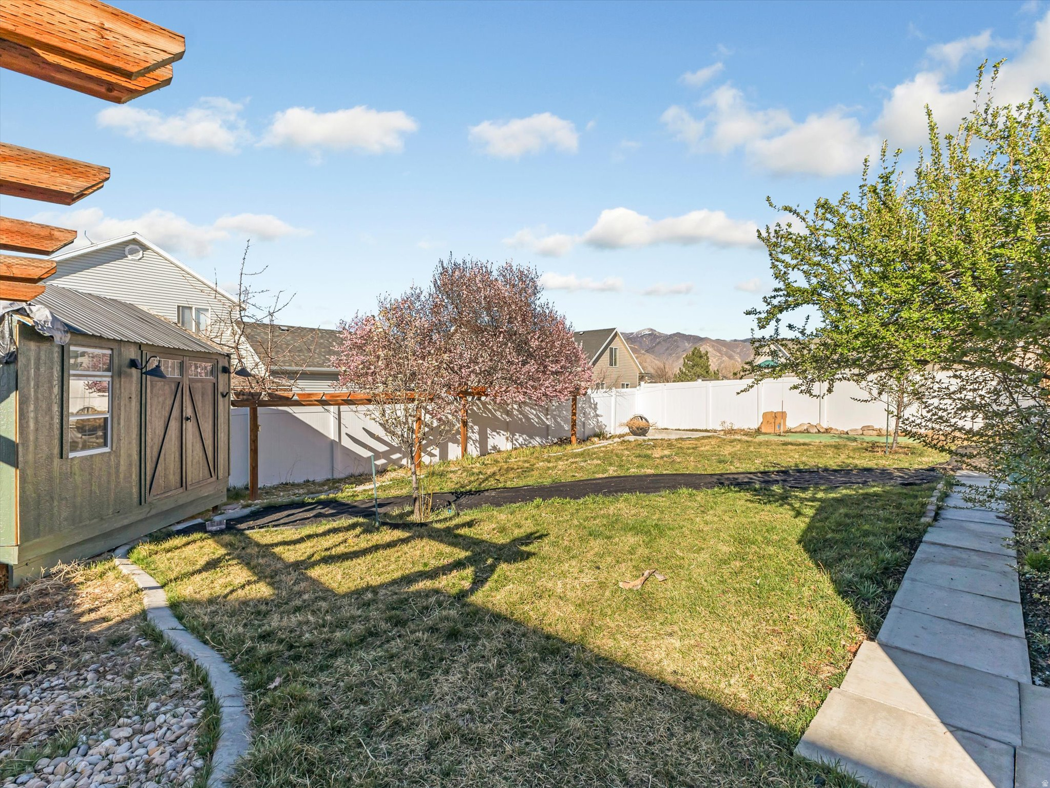 OVERLAKE - Residential