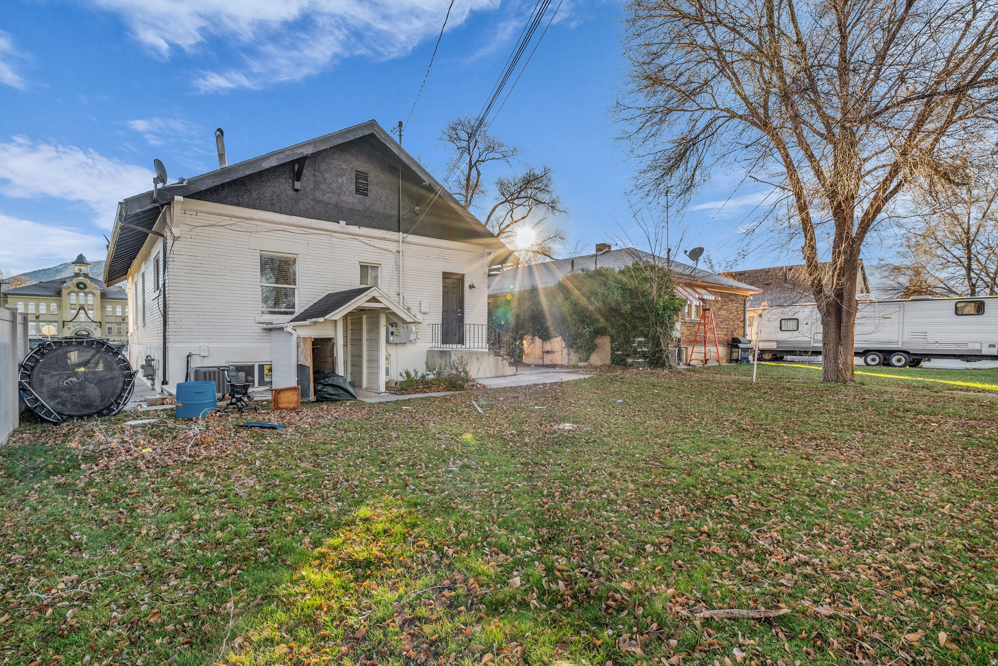 Main image without alt text