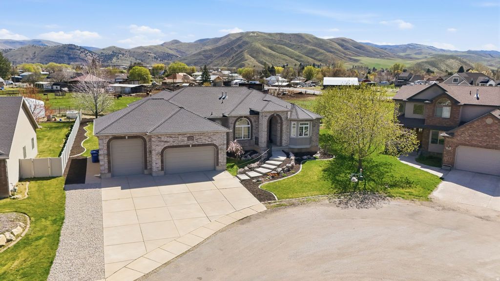 Photo of 407 W LARKSPUR LN, Morgan, UT 84050 (MLS # 2149270)