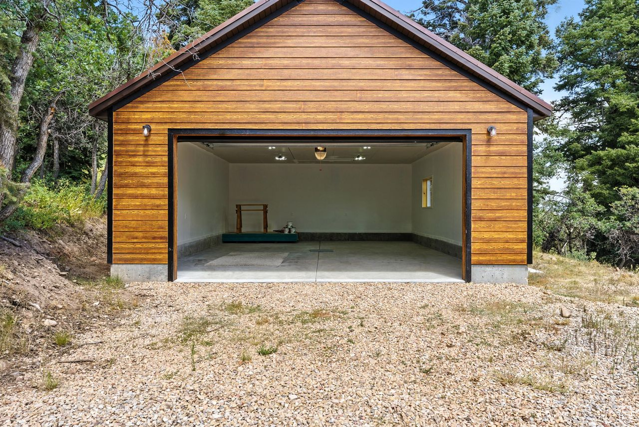 PINE MEADOW RANCH - Residential