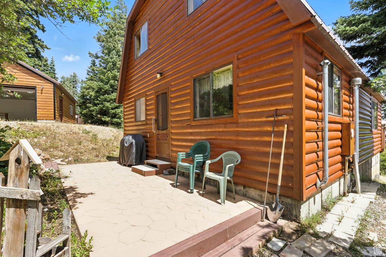 PINE MEADOW RANCH - Residential