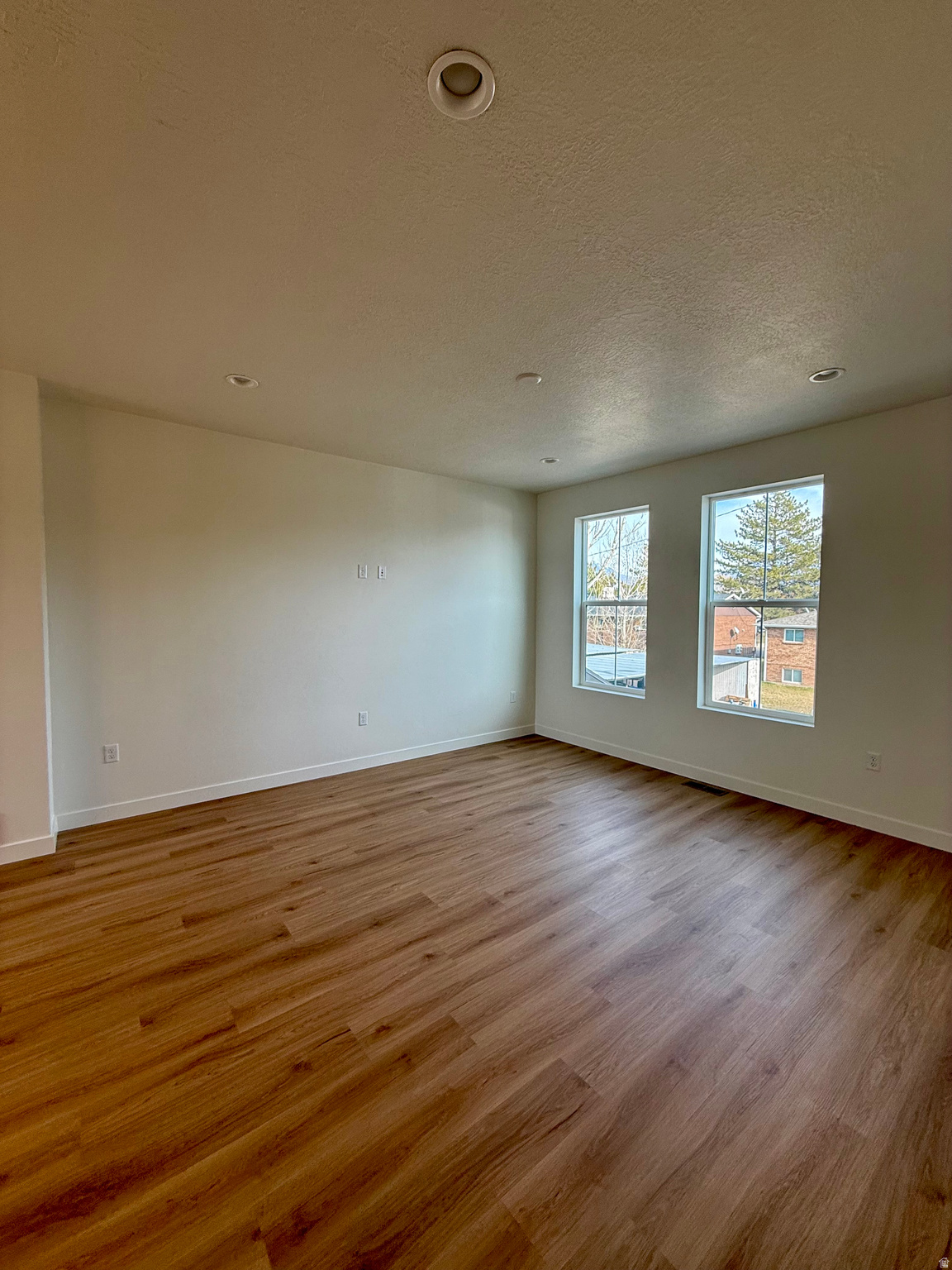 TOWNS ON MAIN - Residential