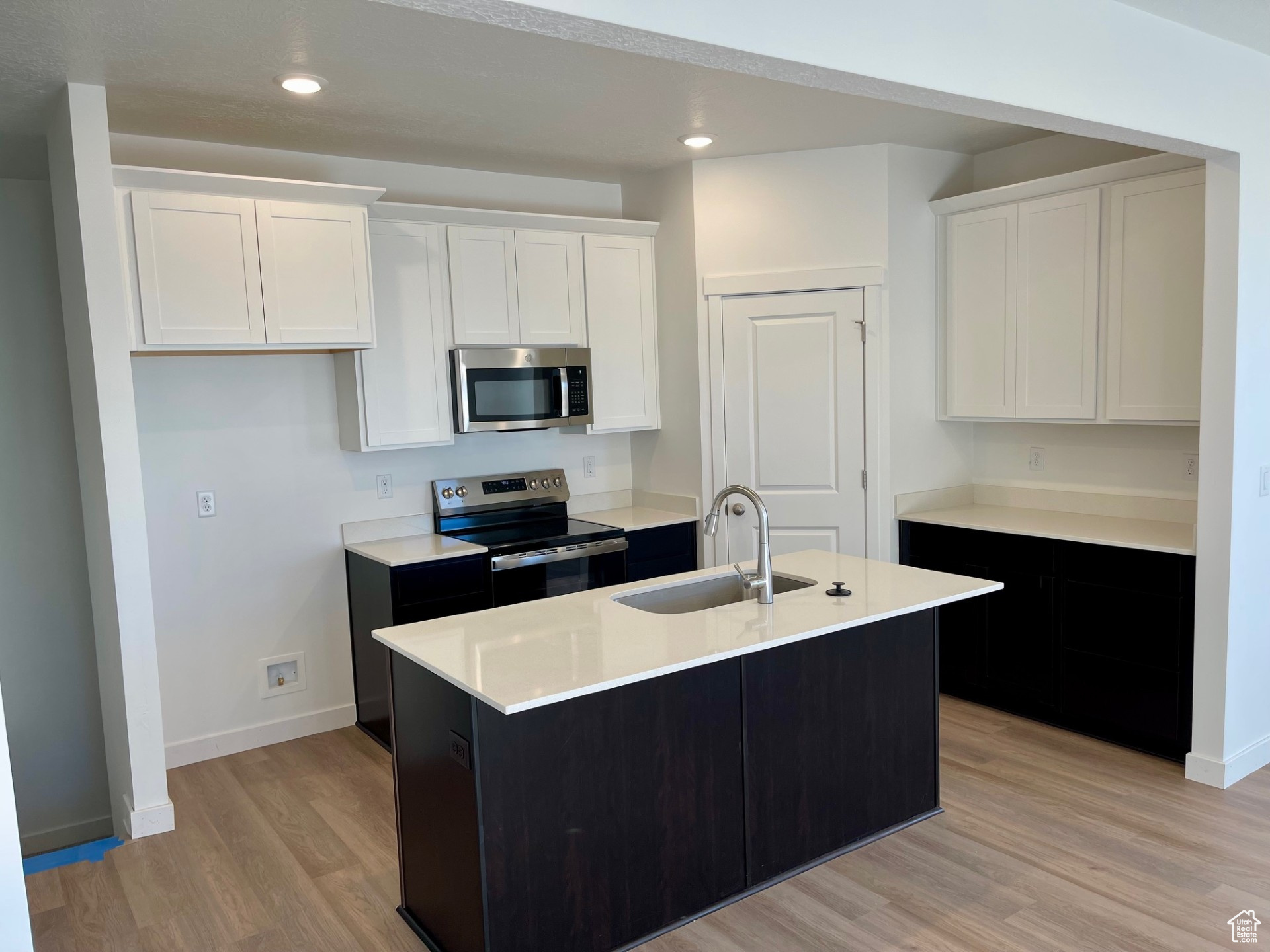 BEACON POINTE - Residential