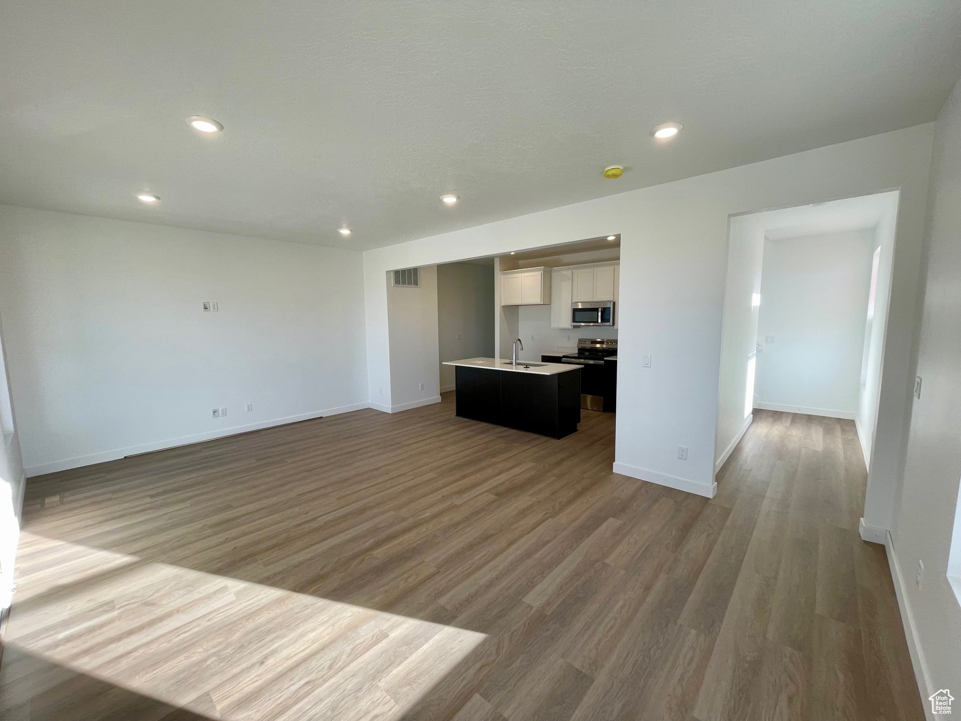 BEACON POINTE - Residential