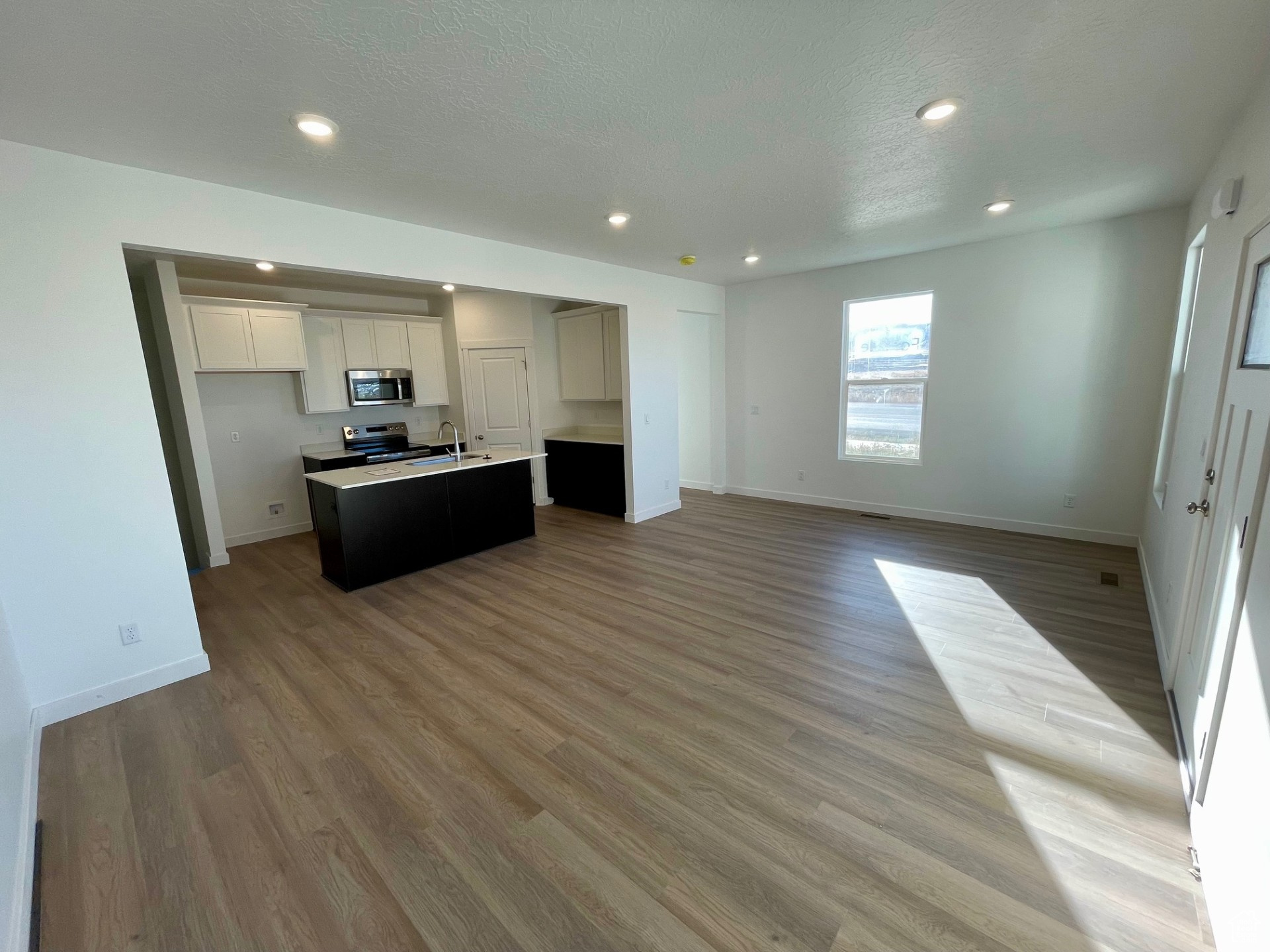 BEACON POINTE - Residential