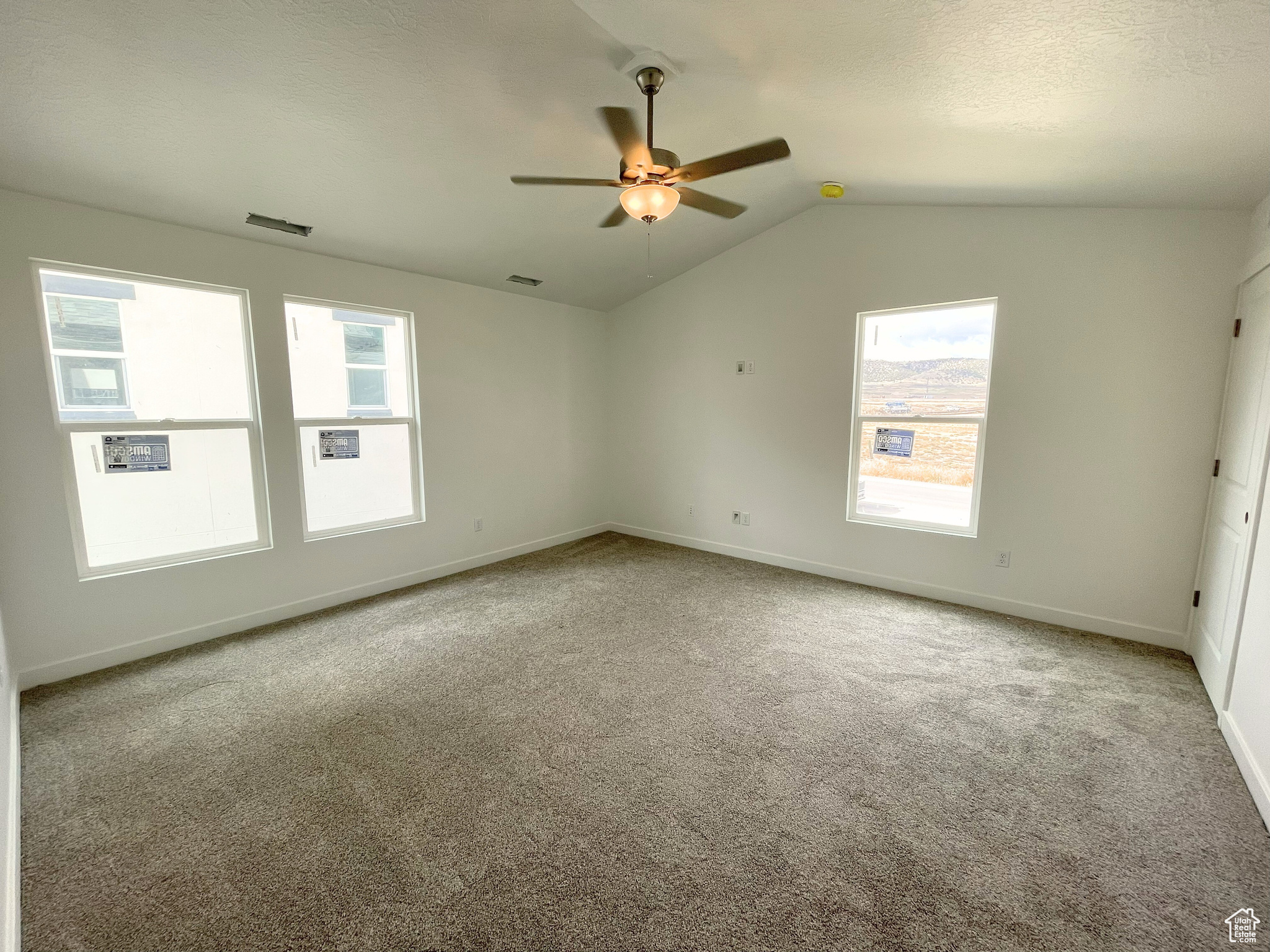 BEACON POINTE - Residential