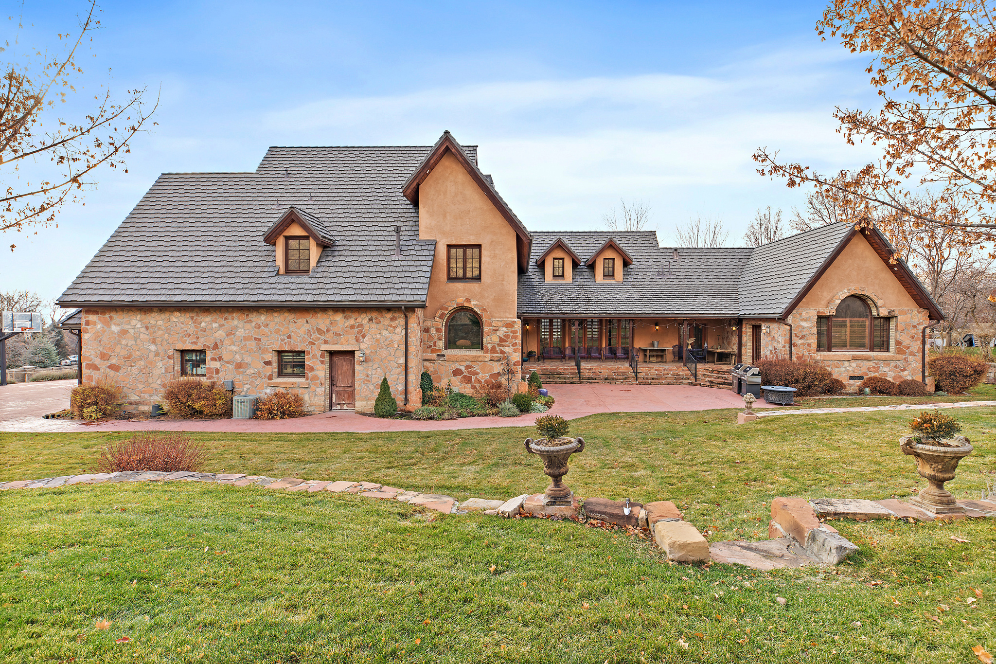 SUNBROOK - Residential