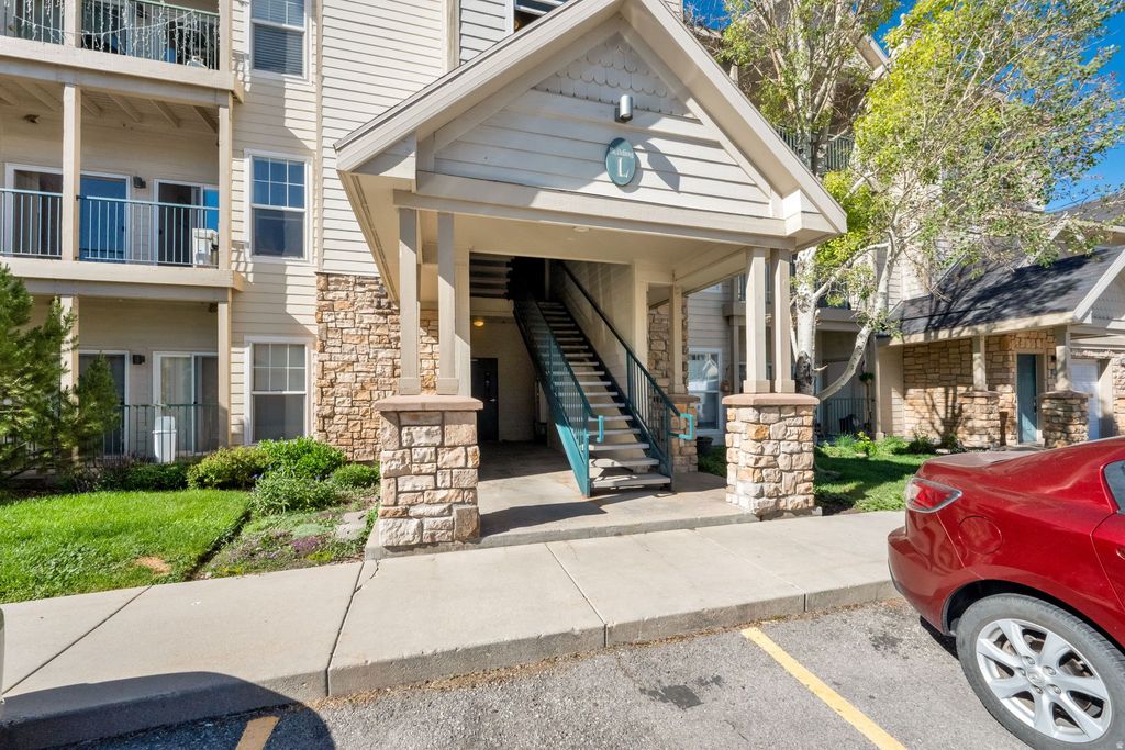 Photo of 900 N BITNER RD E #L-22, Park City, UT 84098 (MLS # 2166284)