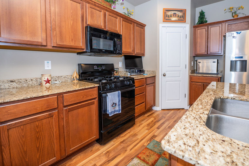 TOWNHOMES AT HIGHBURY COMMONS - Residential