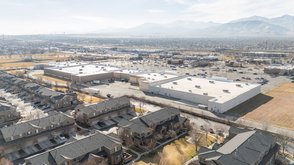 TOWNHOMES AT HIGHBURY COMMONS - Residential