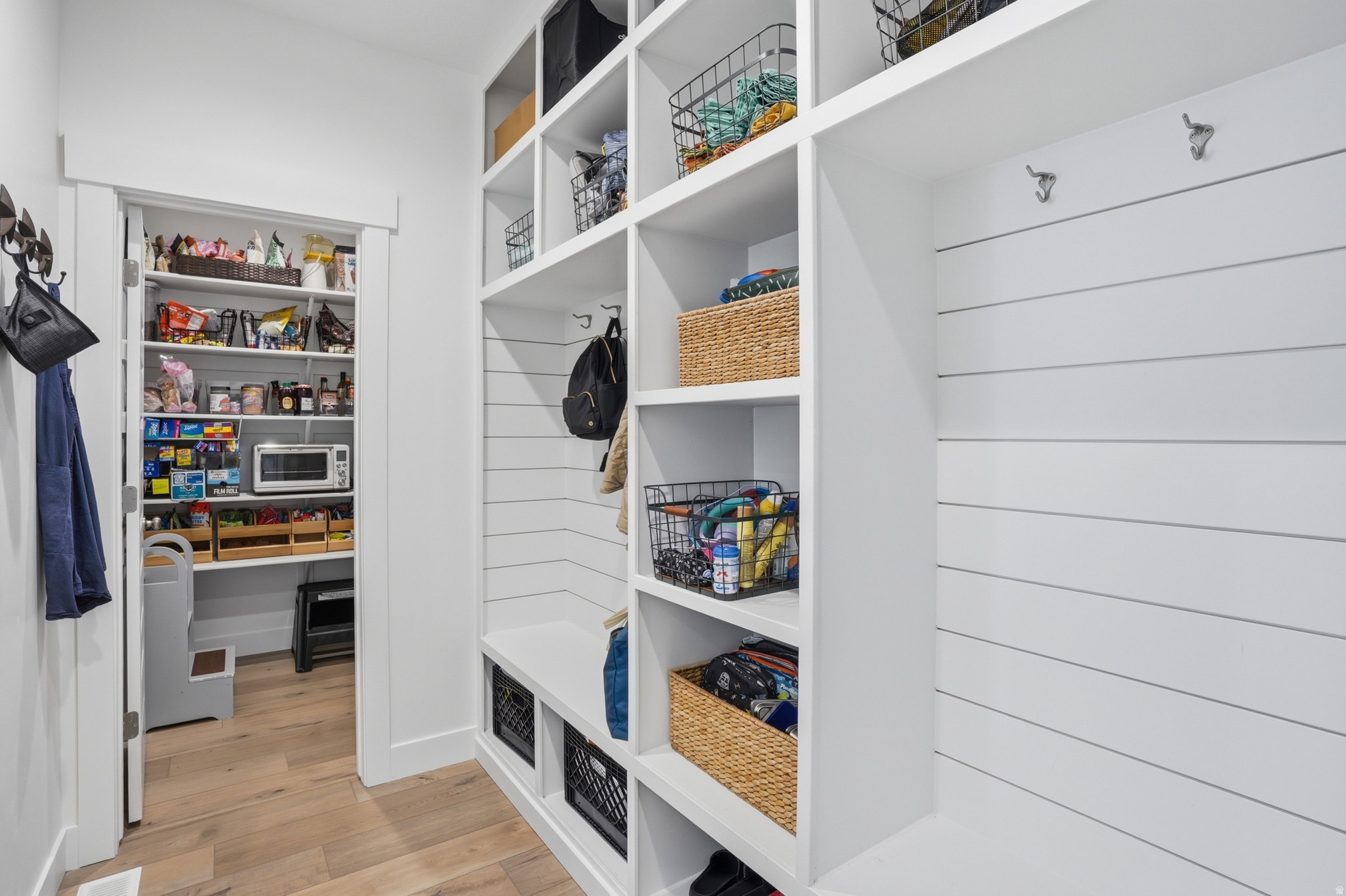 HIDDEN OAKS - Residential