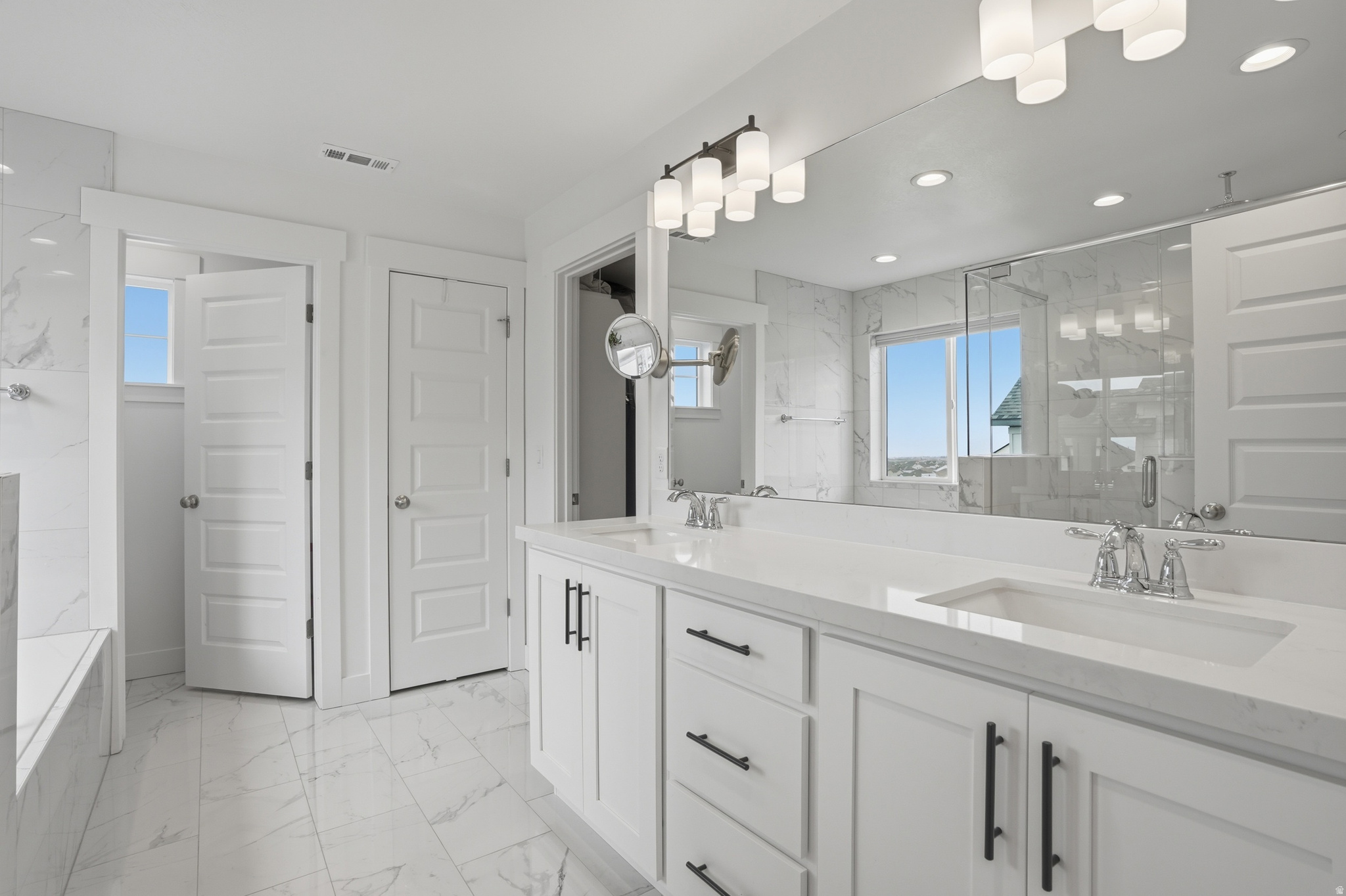 HIDDEN OAKS - Residential