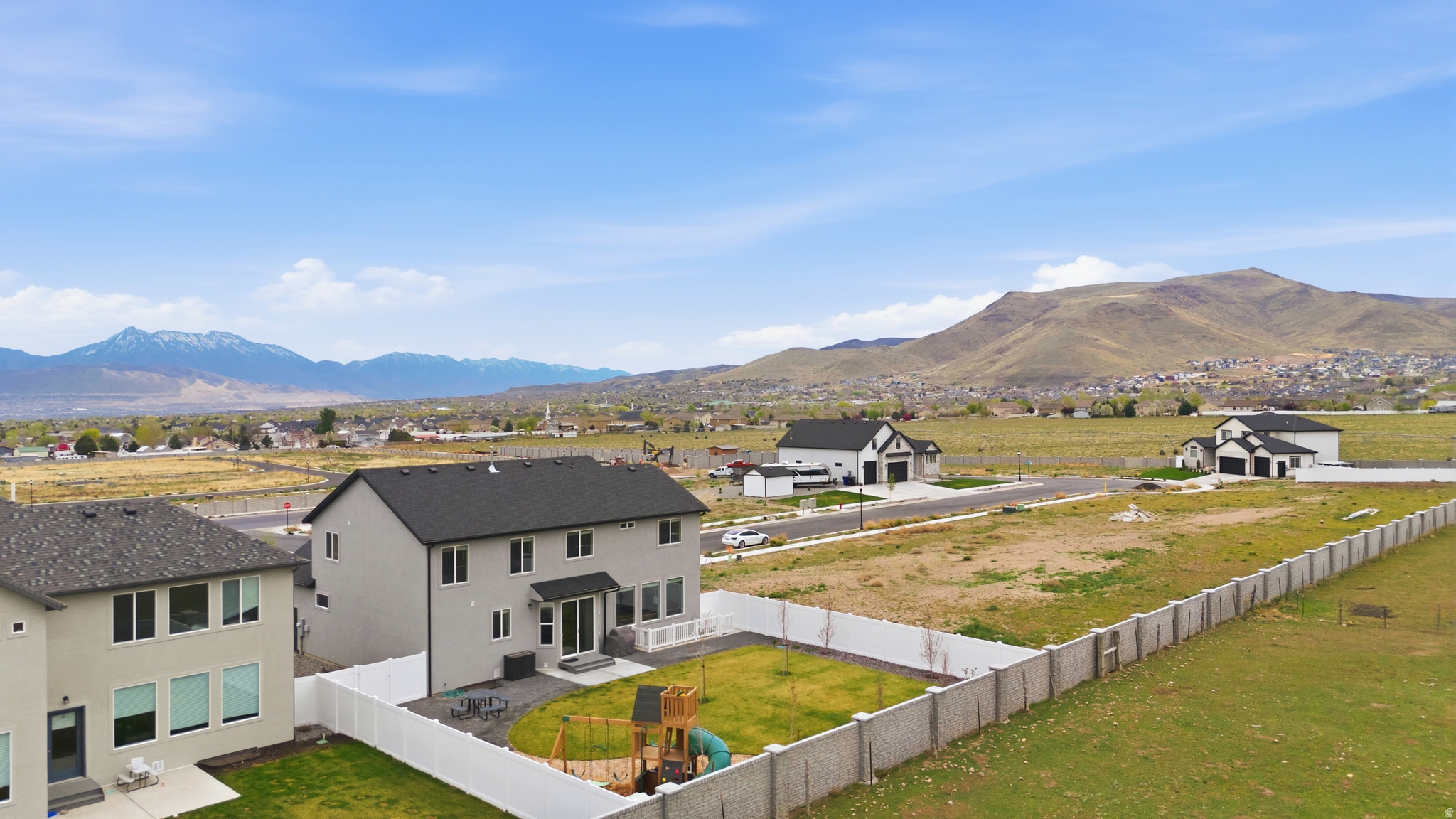 HIDDEN OAKS - Residential