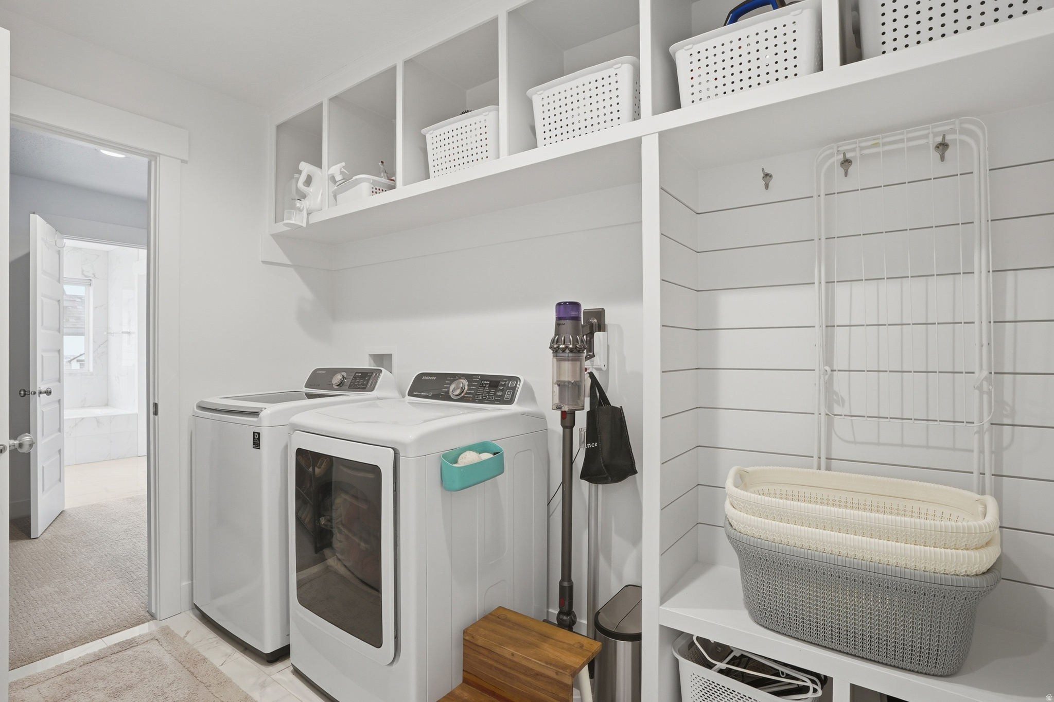 HIDDEN OAKS - Residential