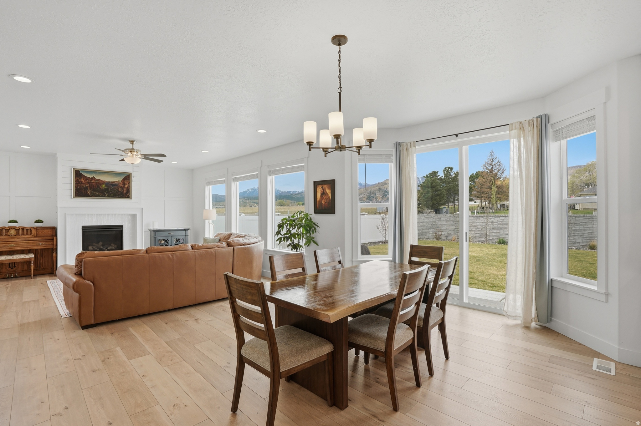 HIDDEN OAKS - Residential