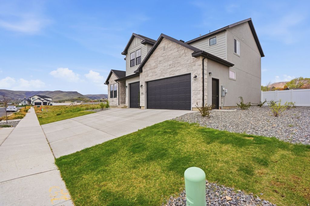 Photo of 13334 S HENNING CIR, Herriman, UT 84096 (MLS # 2147870)