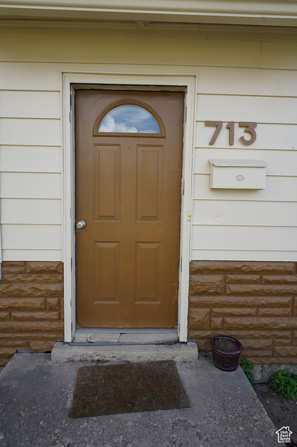 713 CHESTER ST