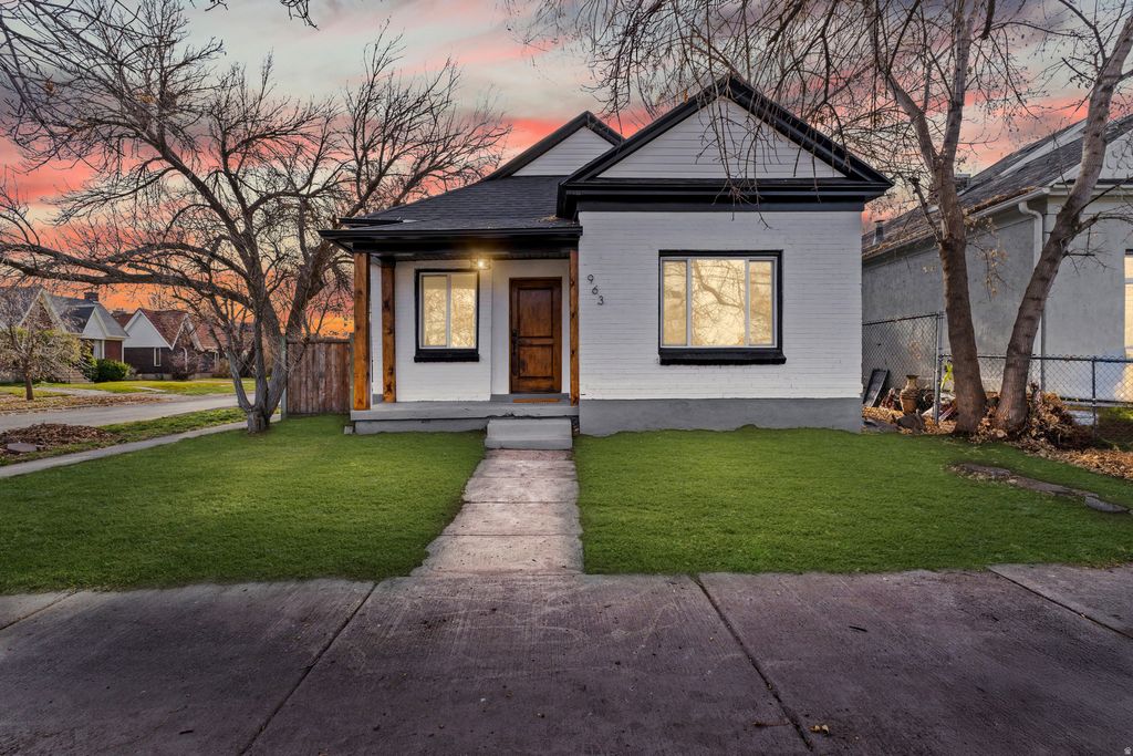 Photo of 963 W 400 N, Salt Lake City, UT 84116 (MLS # 2125048)