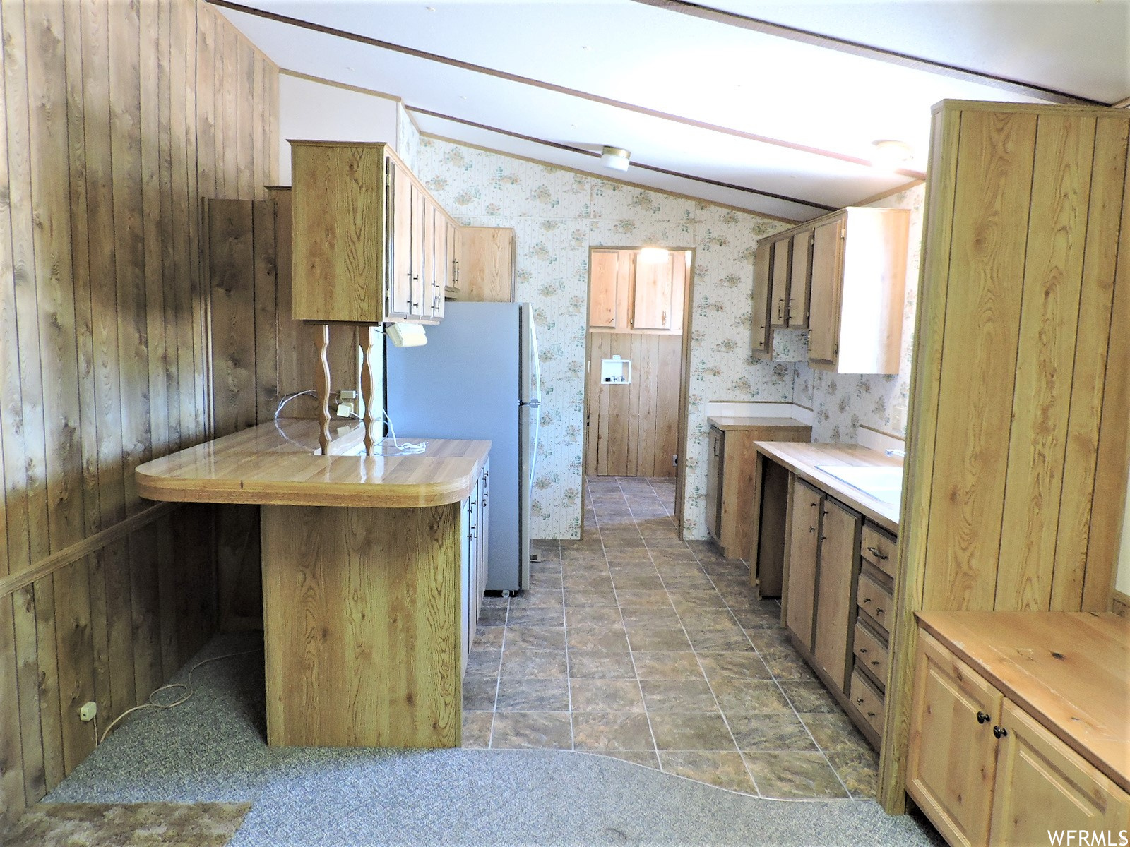 DELTA ESTATES - Commercial Lease