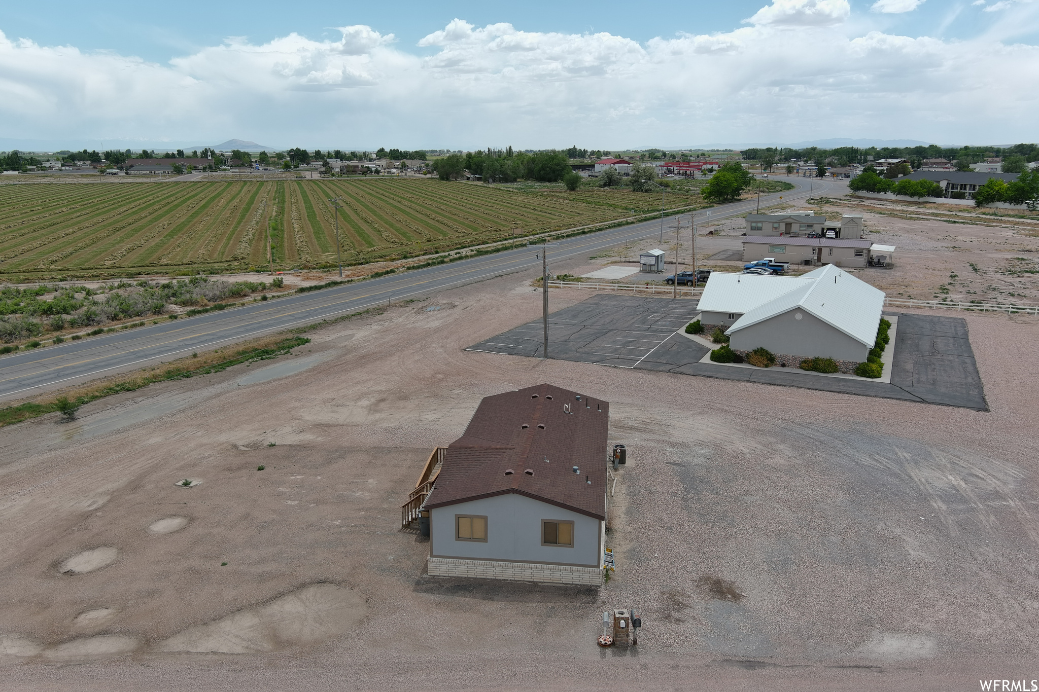 DELTA ESTATES - Commercial Lease