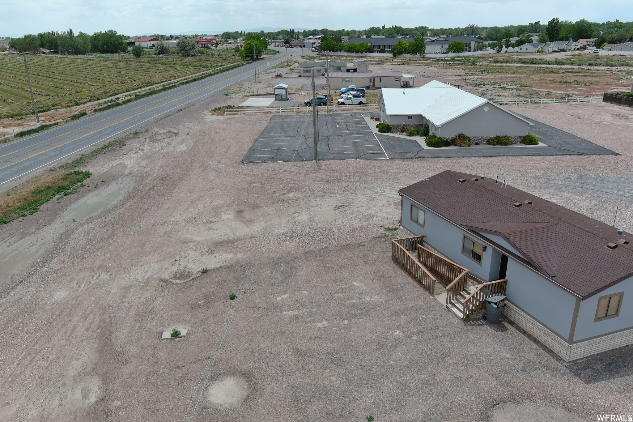 DELTA ESTATES - Commercial Lease