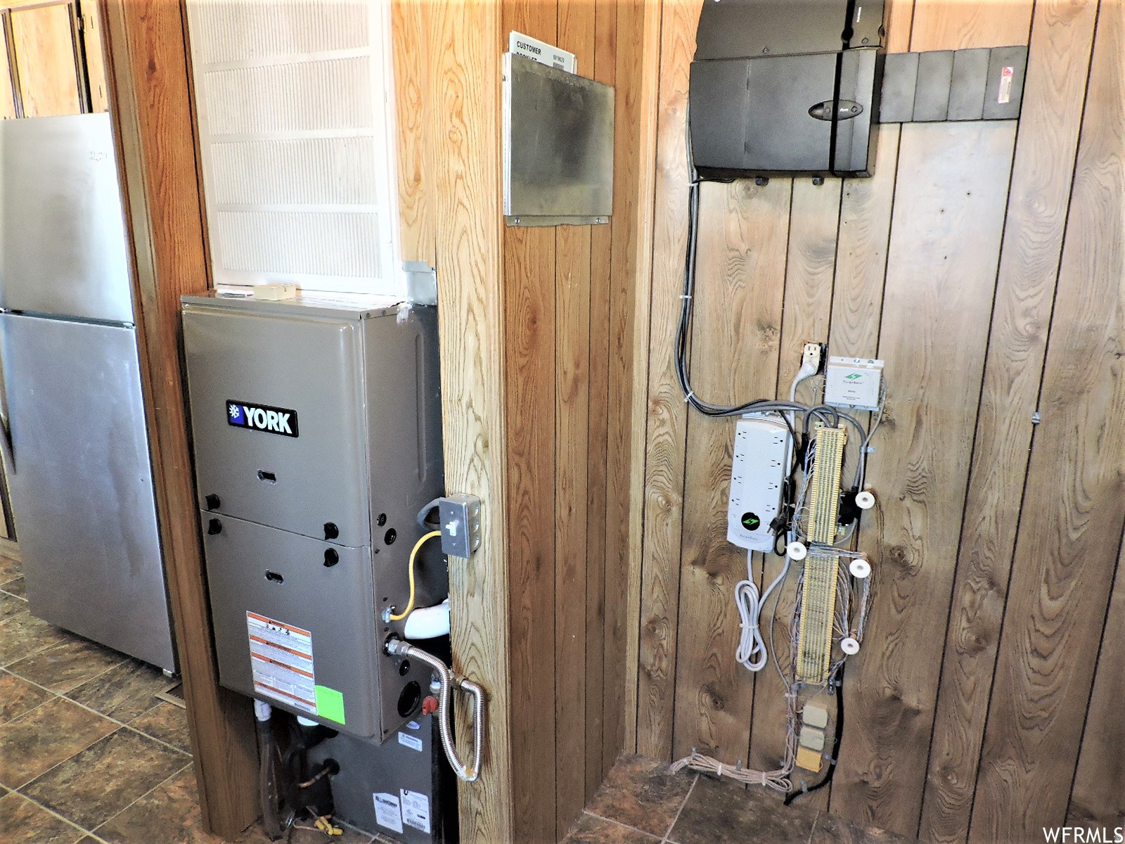 DELTA ESTATES - Commercial Lease