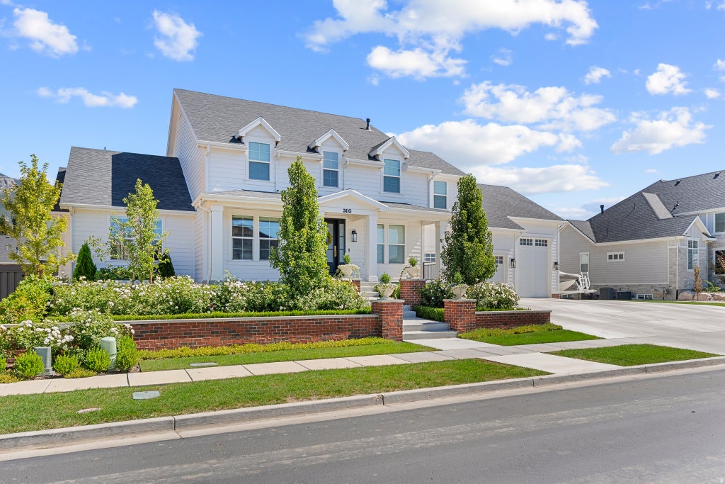 Photo of 505 S 1375 W, Farmington, UT 84025 (MLS # 2185879)