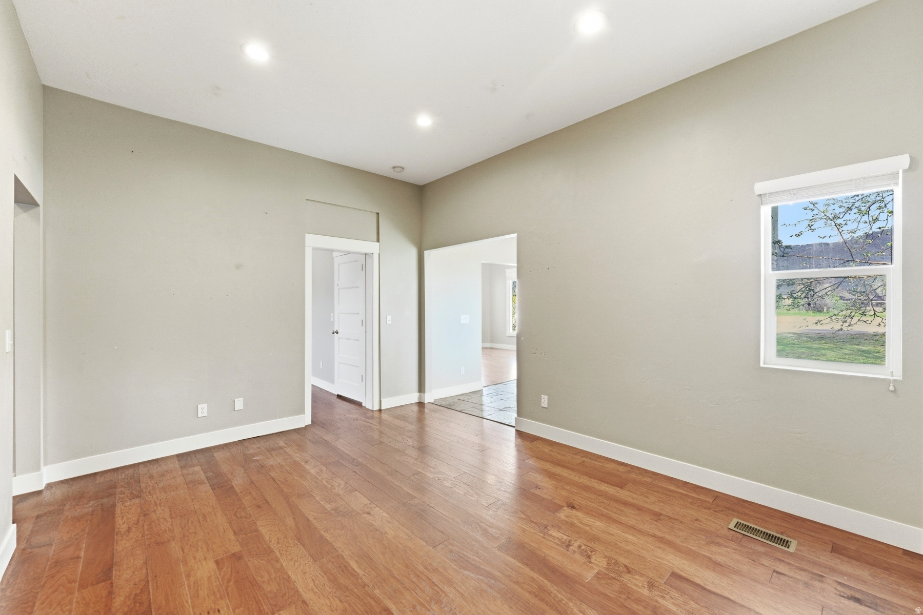 SOUTH SUMMIT - Residential