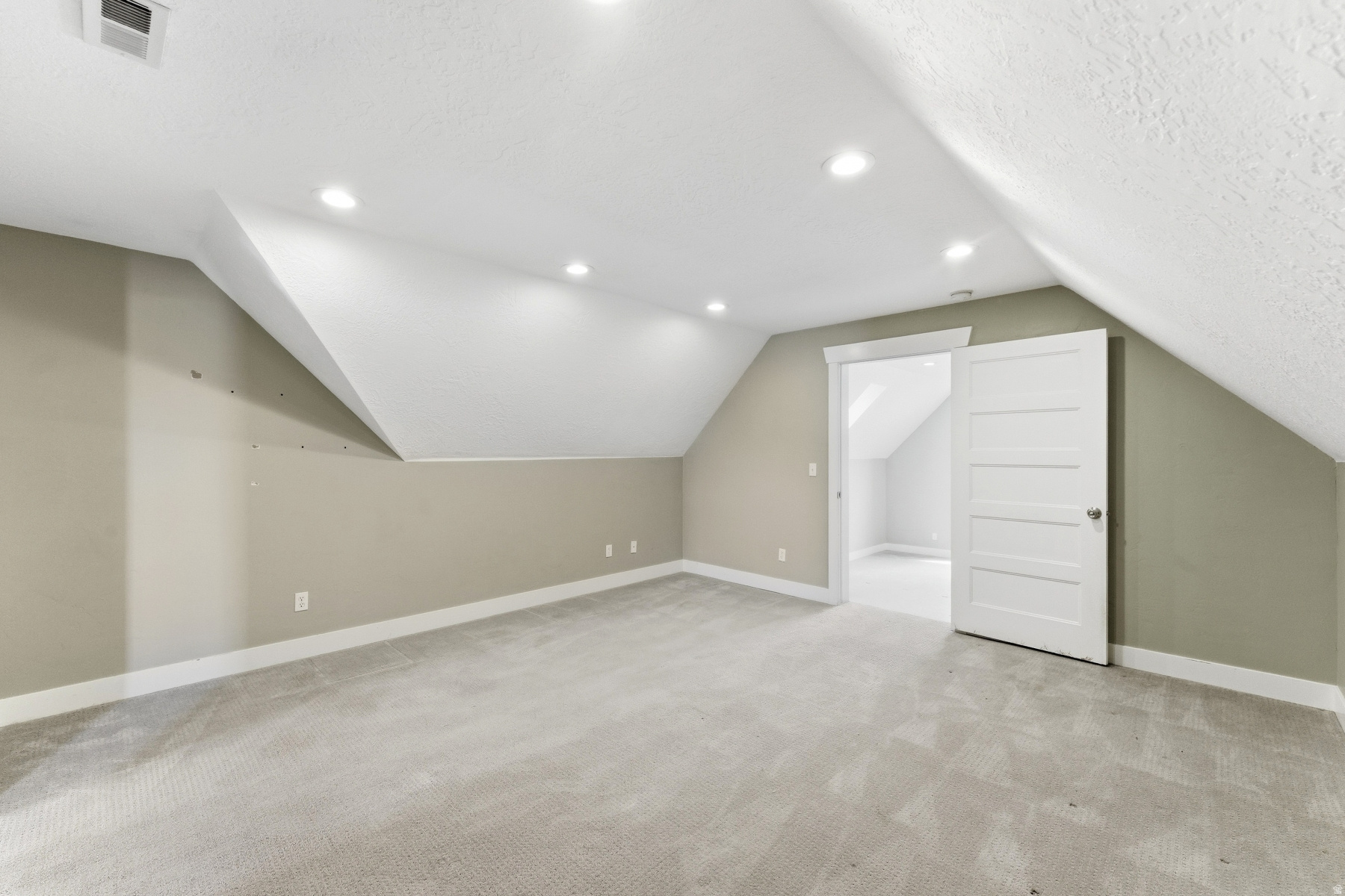 SOUTH SUMMIT - Residential