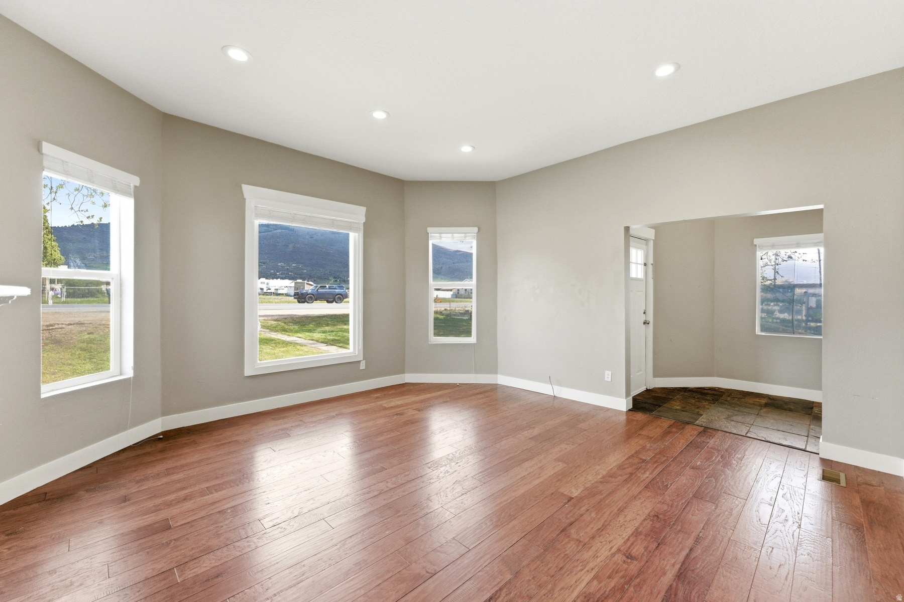 SOUTH SUMMIT - Residential