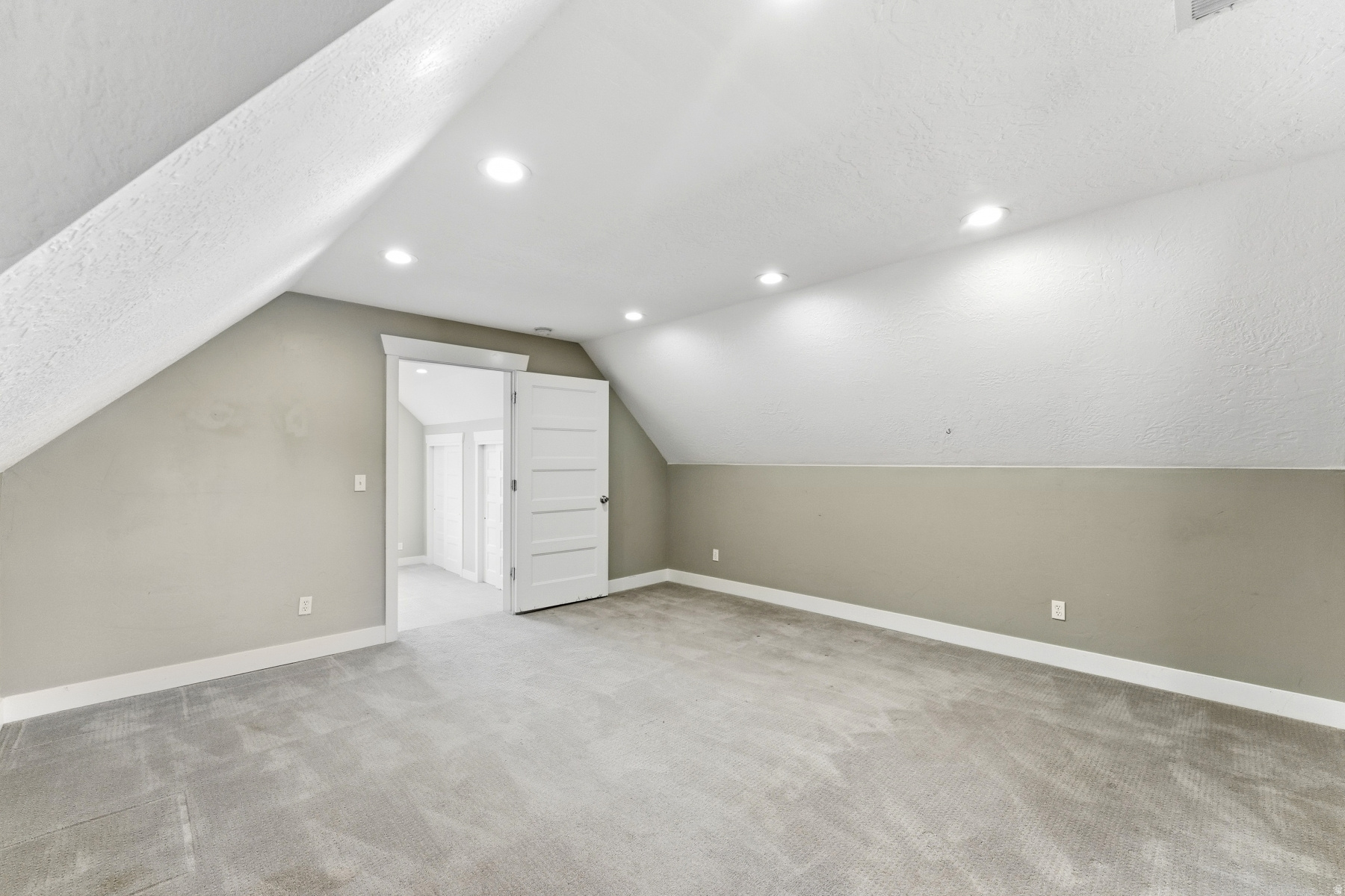 SOUTH SUMMIT - Residential
