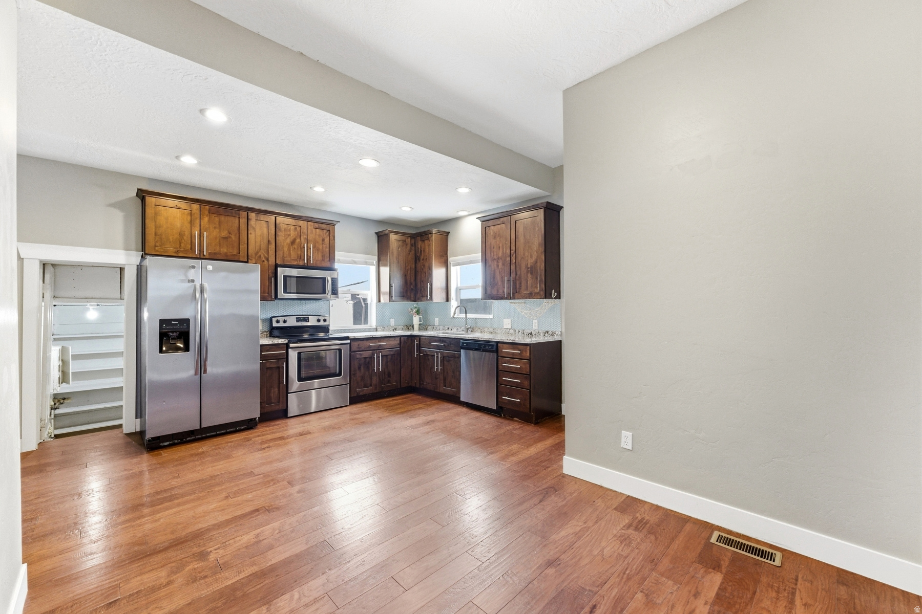 SOUTH SUMMIT - Residential