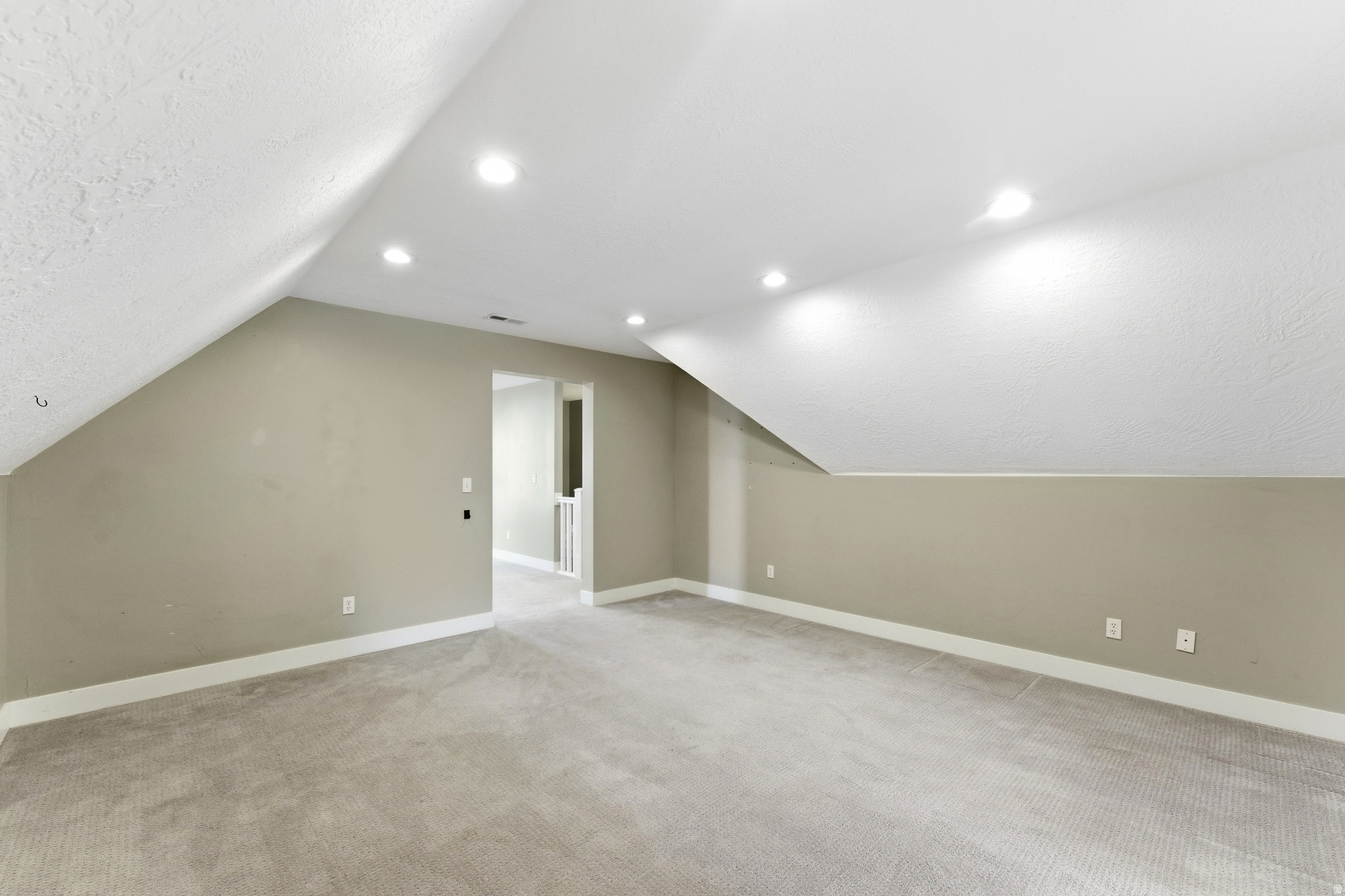 SOUTH SUMMIT - Residential