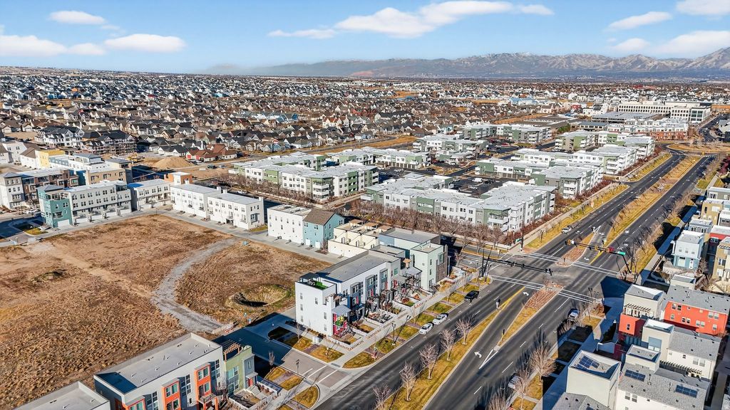 Photo of 5004 W DAYBREAK PKWY, South Jordan, UT 84009 (MLS # 2128373)