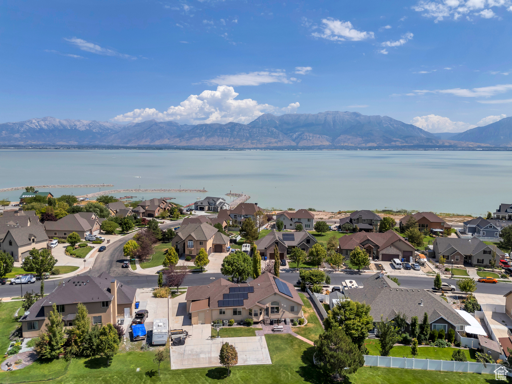 PELICAN BAY - Residential