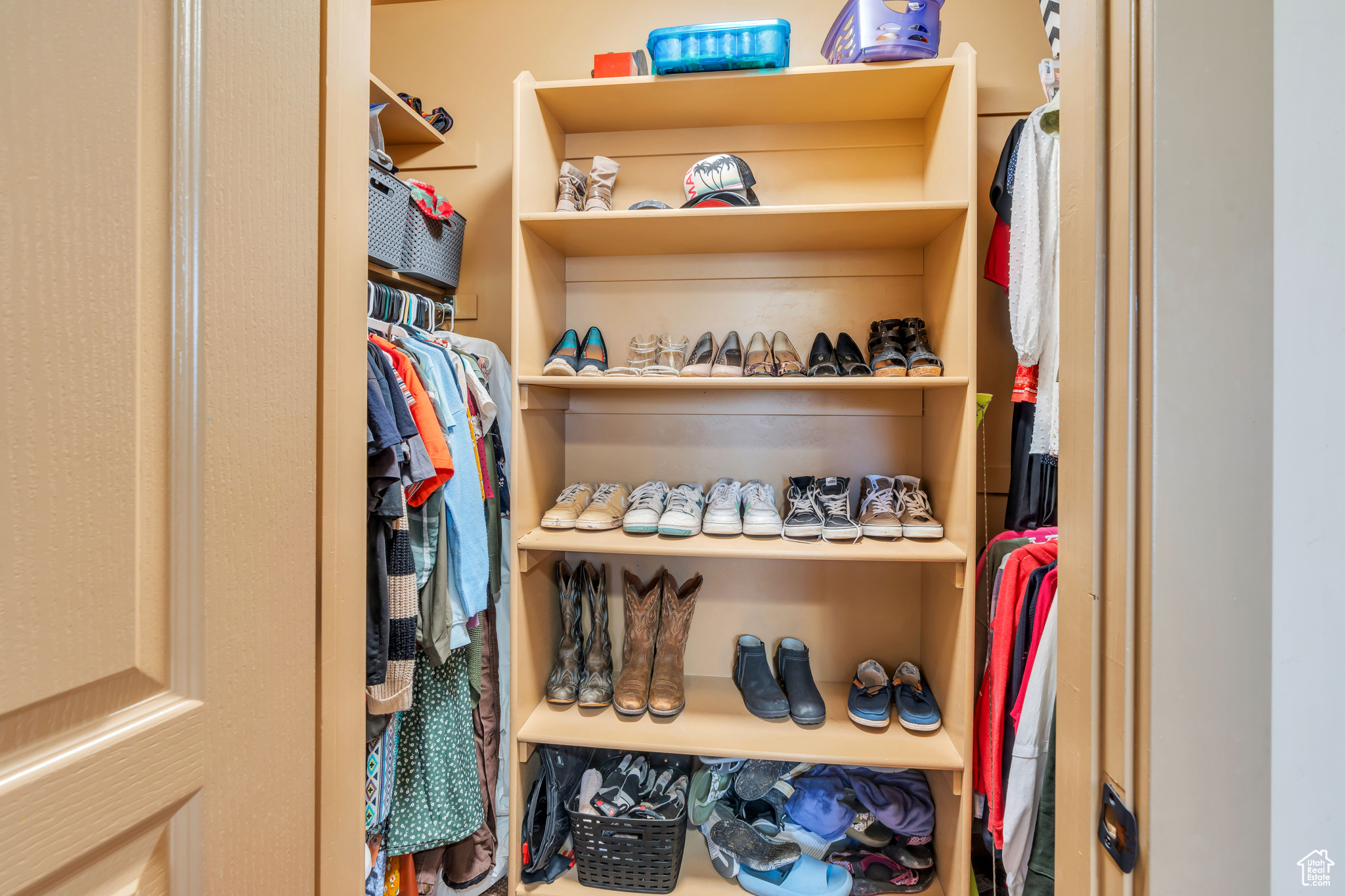 PELICAN BAY - Residential