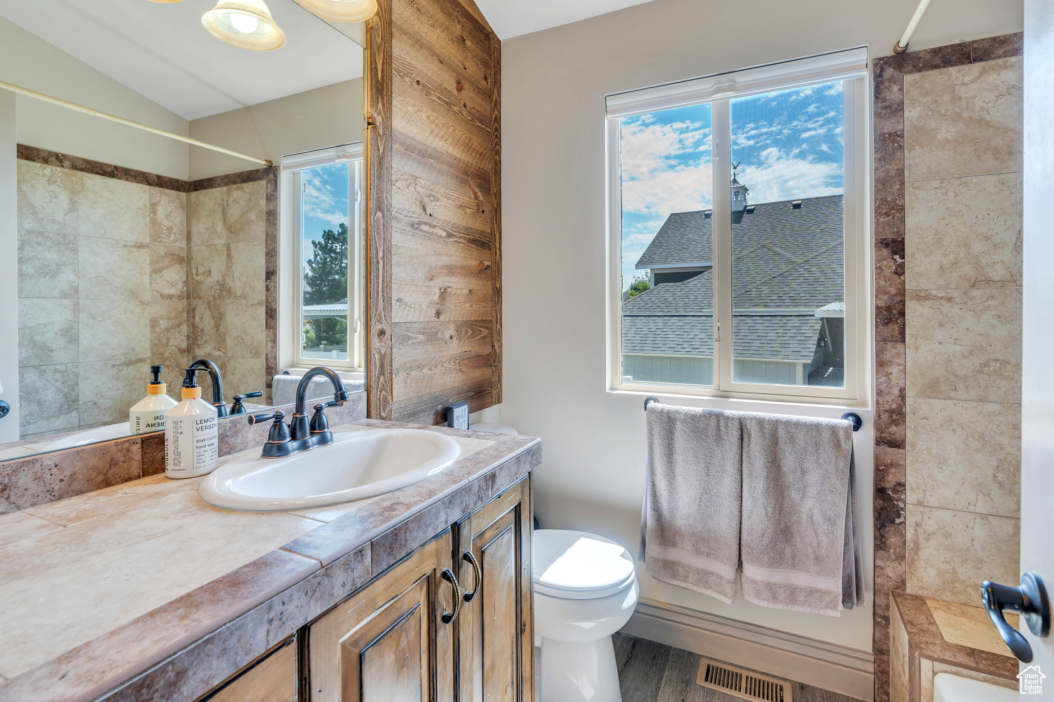 PELICAN BAY - Residential