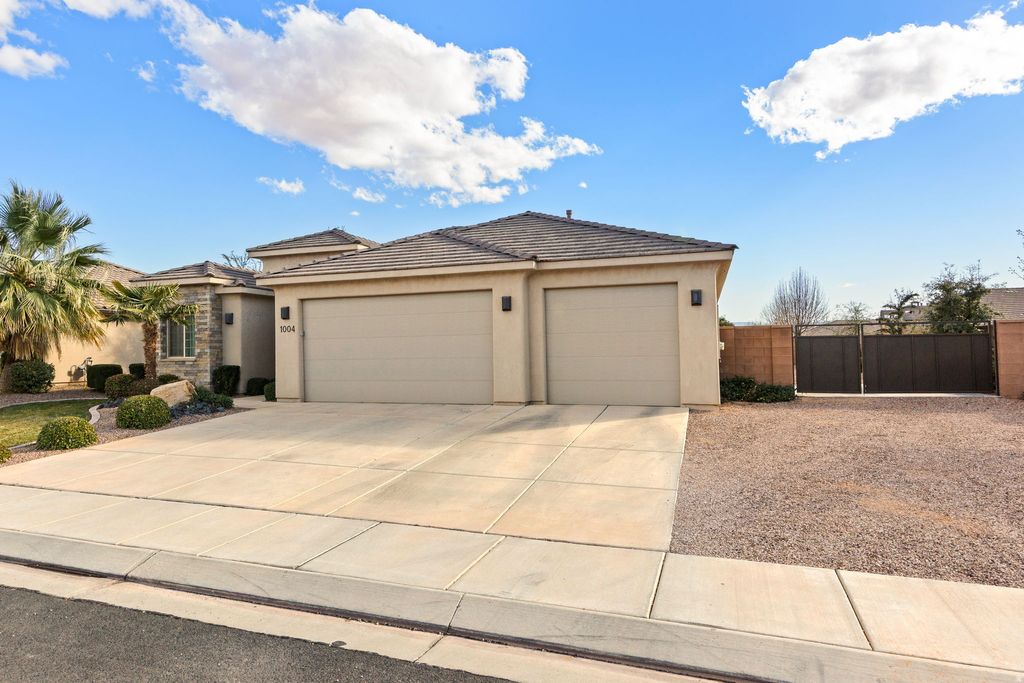 Photo of 1004 E 3800 S, Washington, UT 84780 (MLS # 2138912)