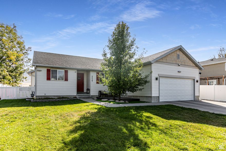 You will want to see this one!  Make this darling house your home. This great find has been very well cared for, super clean and just waiting for you to move right in. Great backyard with mountain view and no backyard neighbors. You can have 5 bedrooms or 4 and an office on the main floor. Very cute open layout. You will love it the minute you walk in. Enjoy the community pool and golf course. Shopping, restaurants, and the new temple nearby. Just minutes to I-80  and SR 201, easy commute