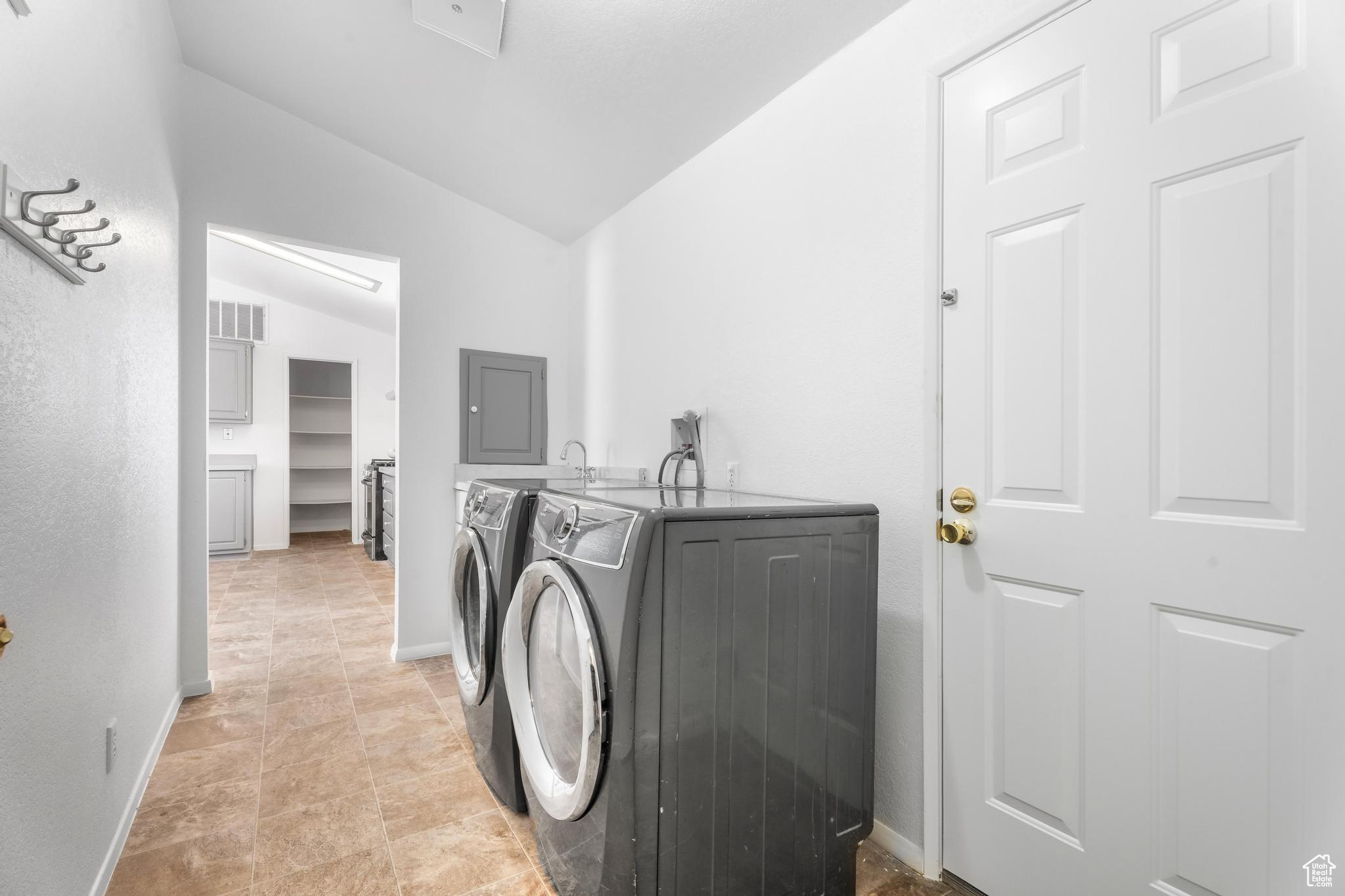 LAVA BLUFF COMMUNITY - Residential