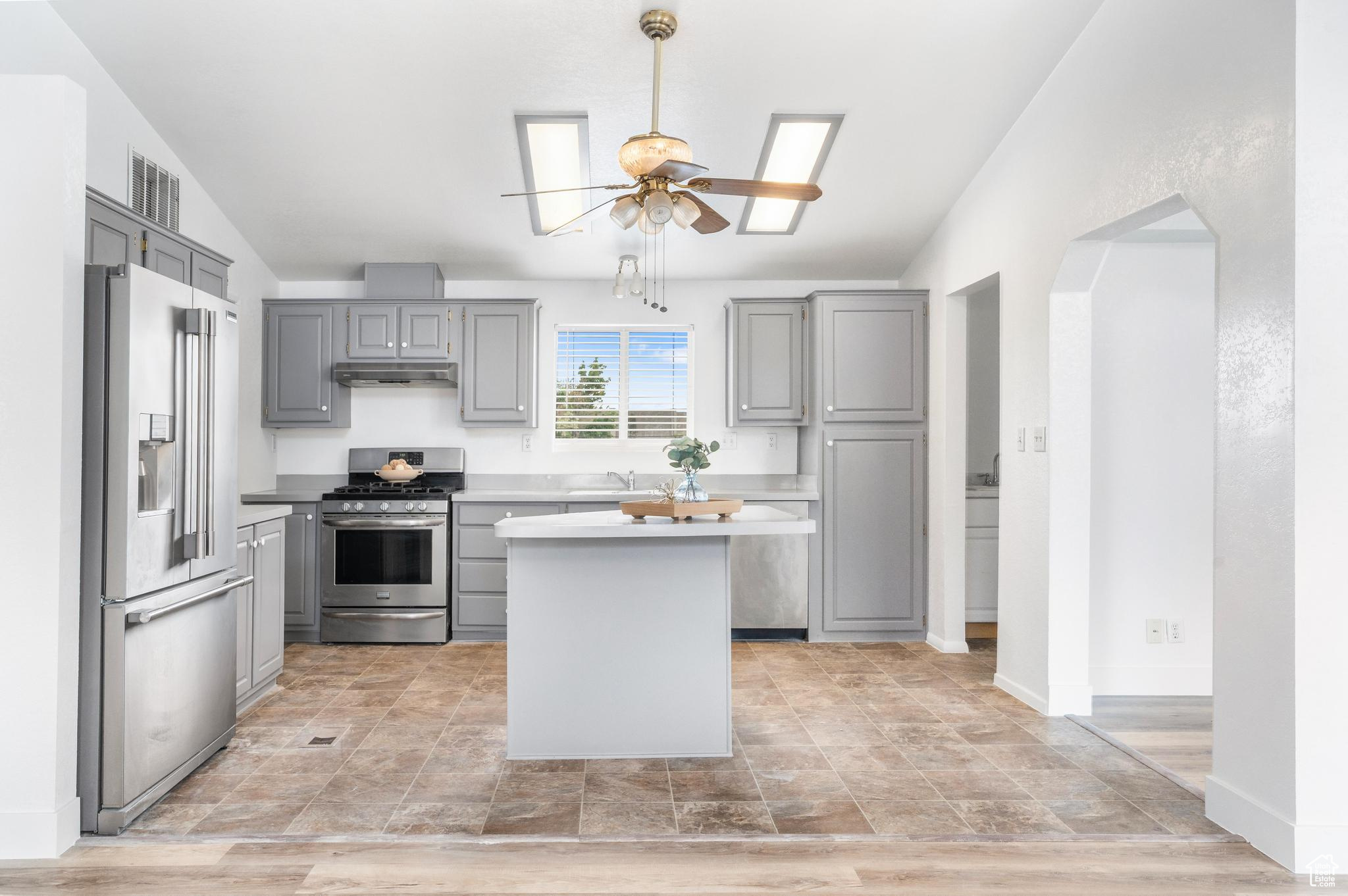 LAVA BLUFF COMMUNITY - Residential